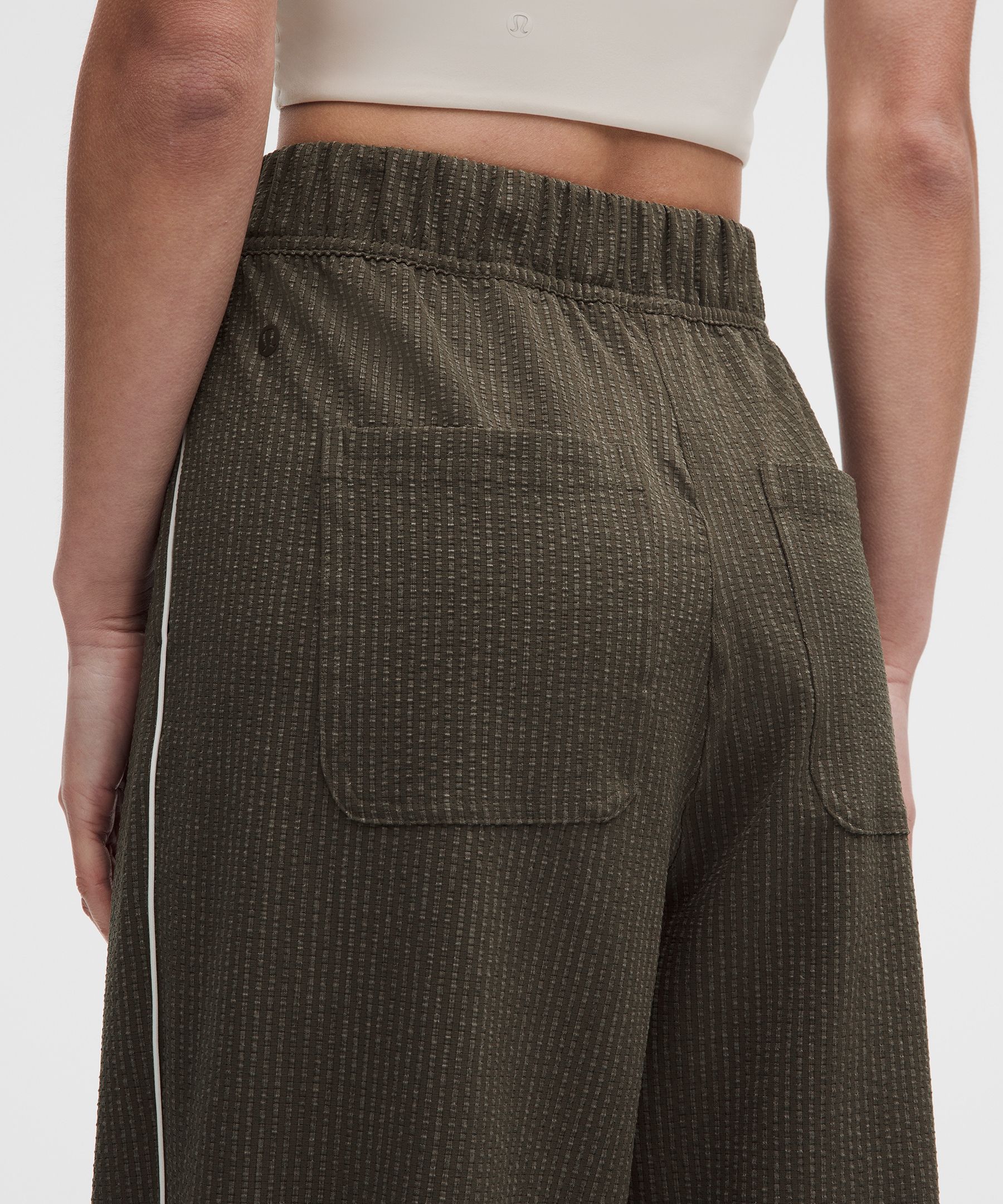 Seersucker WovenAir High-Rise Pleated Pants *Asia Fit
