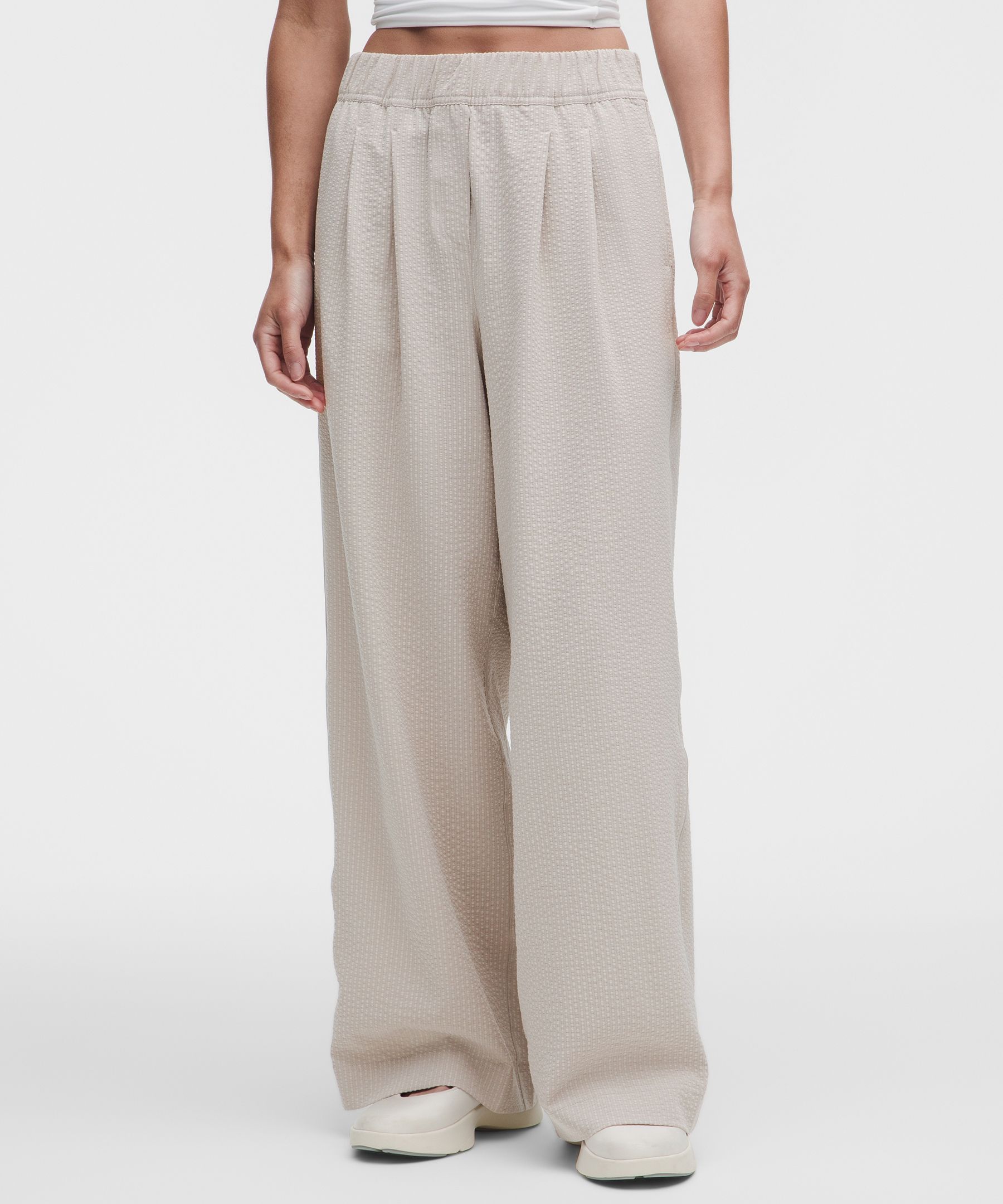 Seersucker WovenAir High-Rise Pleated Pants *Asia Fit
