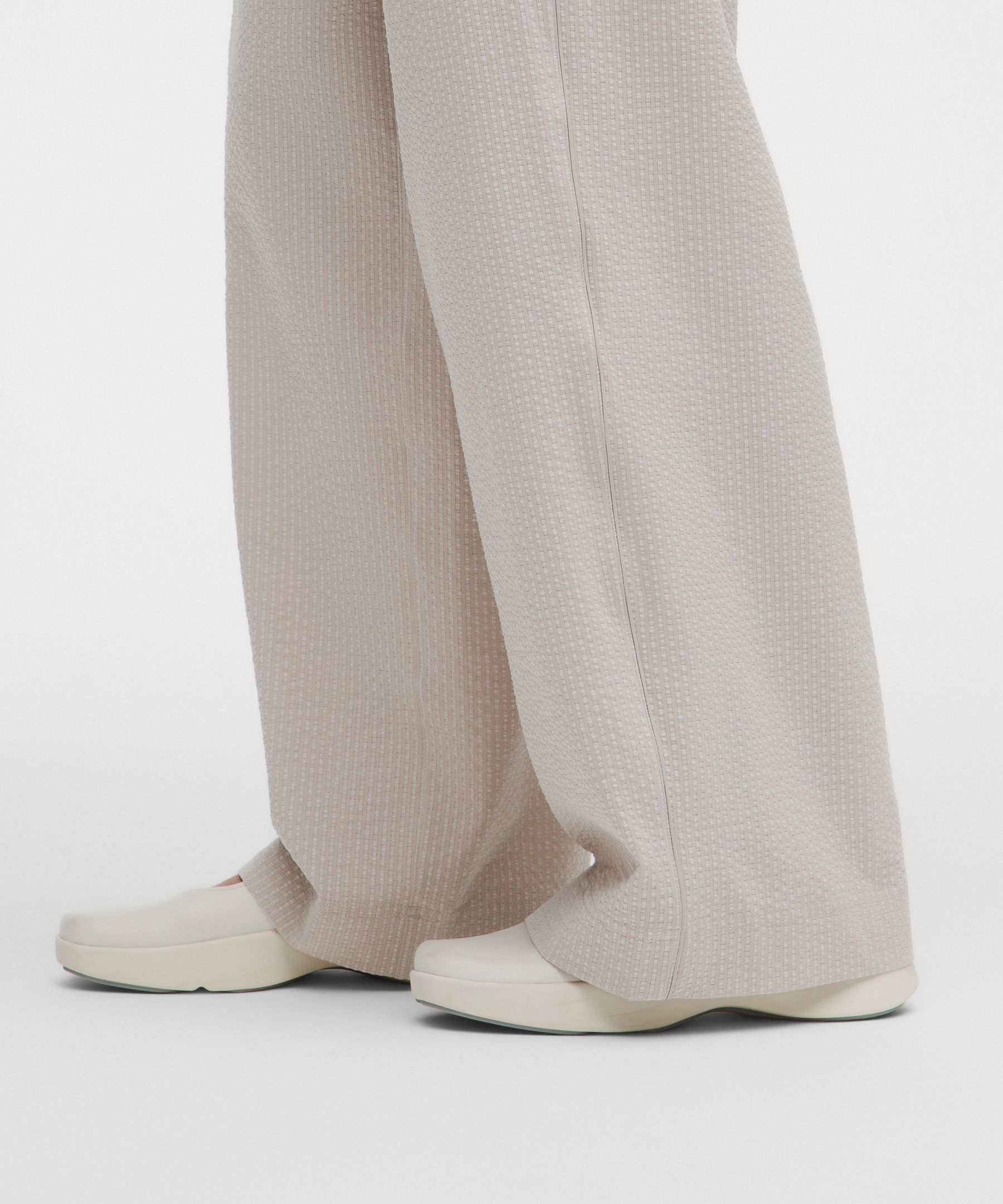 Seersucker WovenAir High-Rise Pleated Pants *Asia Fit