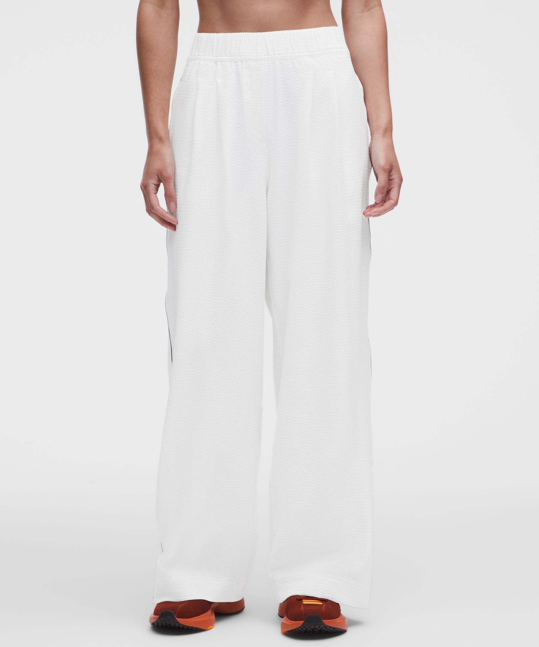Seersucker WovenAir High-Rise Pleated Pants *Asia Fit