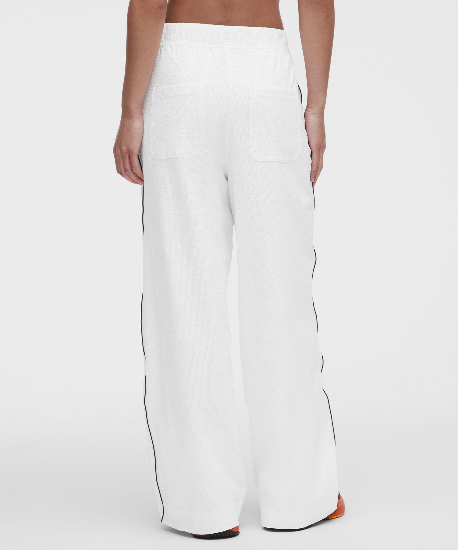 Seersucker WovenAir High-Rise Pleated Pants *Asia Fit