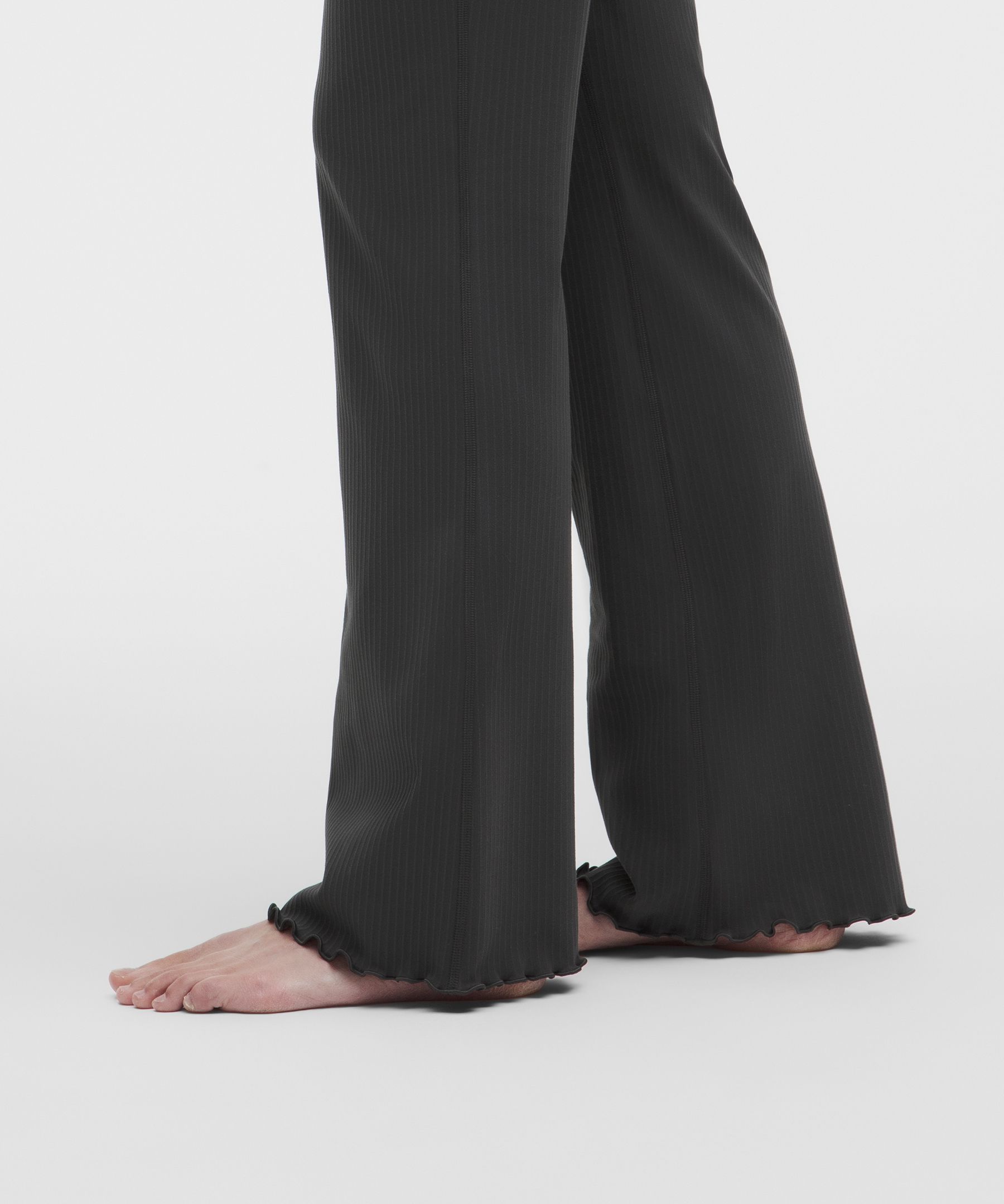 ルルレモン Align™ ハイライズ レタスヘムフレアパンツ *アジア