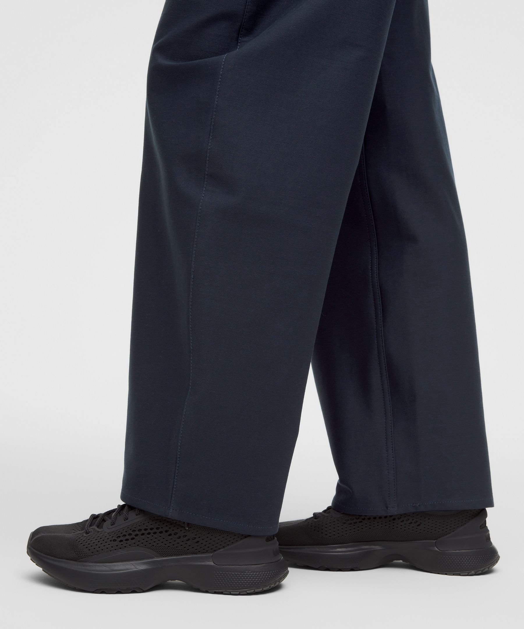 EasyFive Low-Rise Barrel-Leg Pant