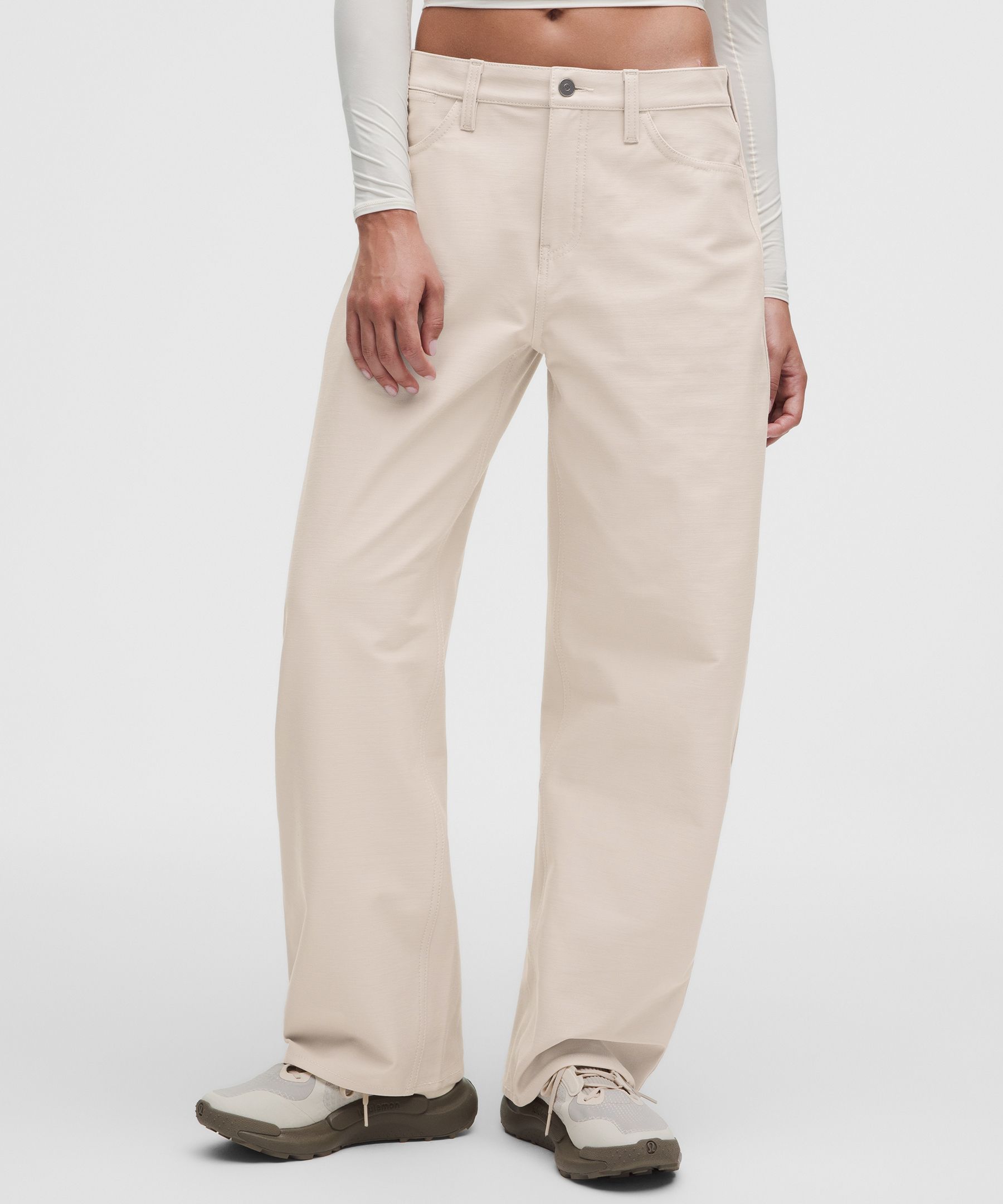 EasyFive Low-Rise Barrel-Leg Pant