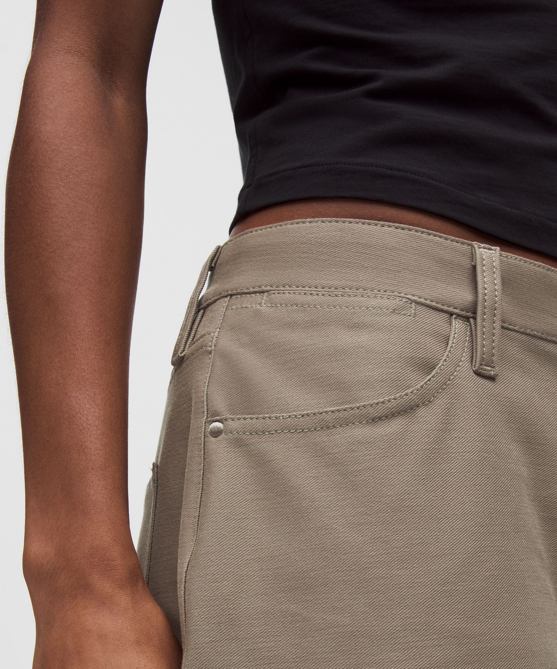 EasyFive Low-Rise Barrel-Leg Pant