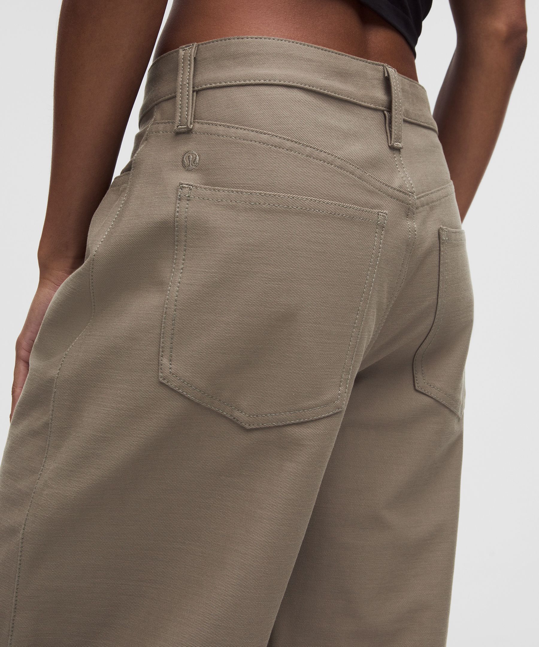 EasyFive Low-Rise Barrel-Leg Pant