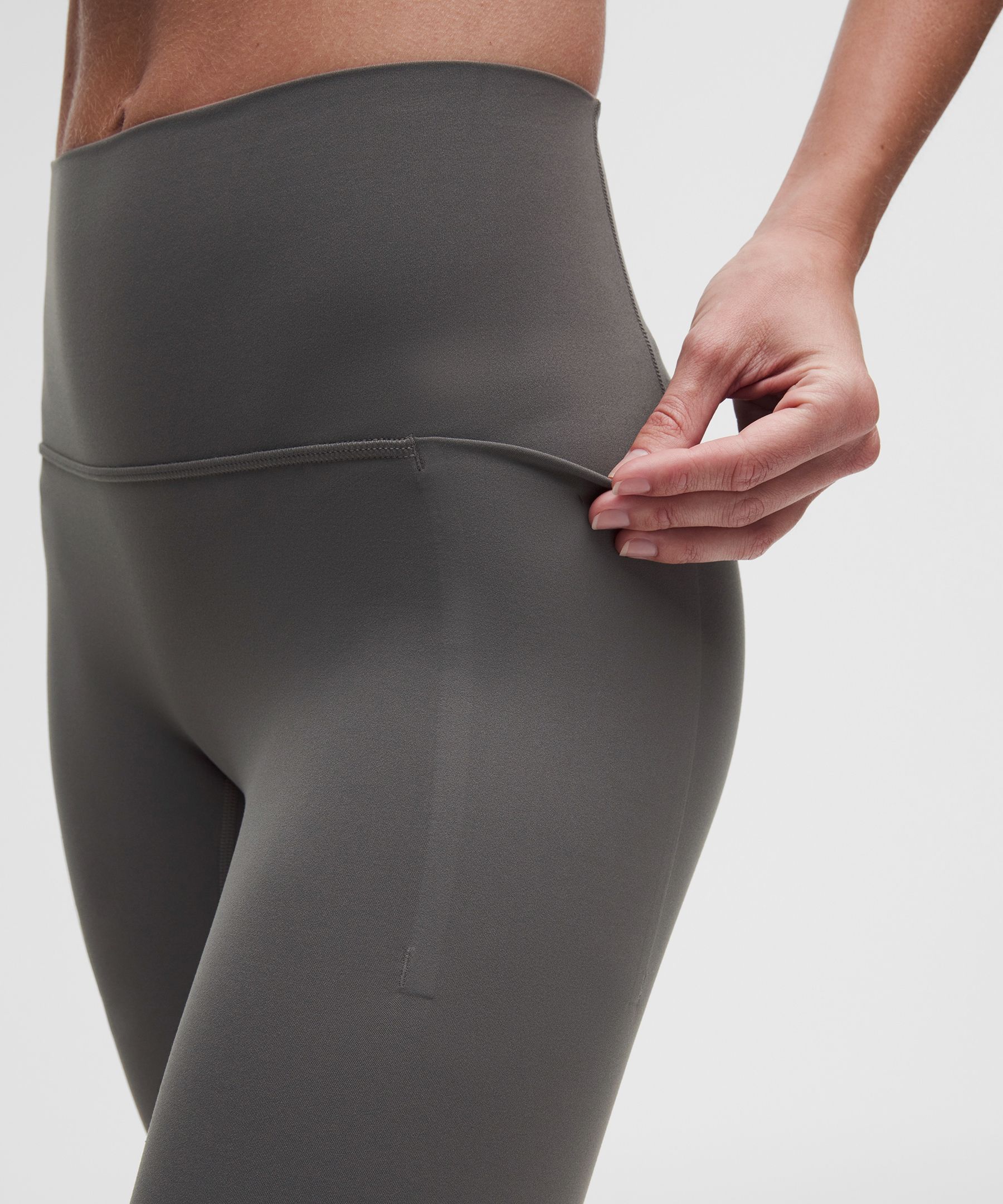 Leggings lululemon Align No Line&trade; de talle alto con bolsillos, 63,5&nbsp;cm