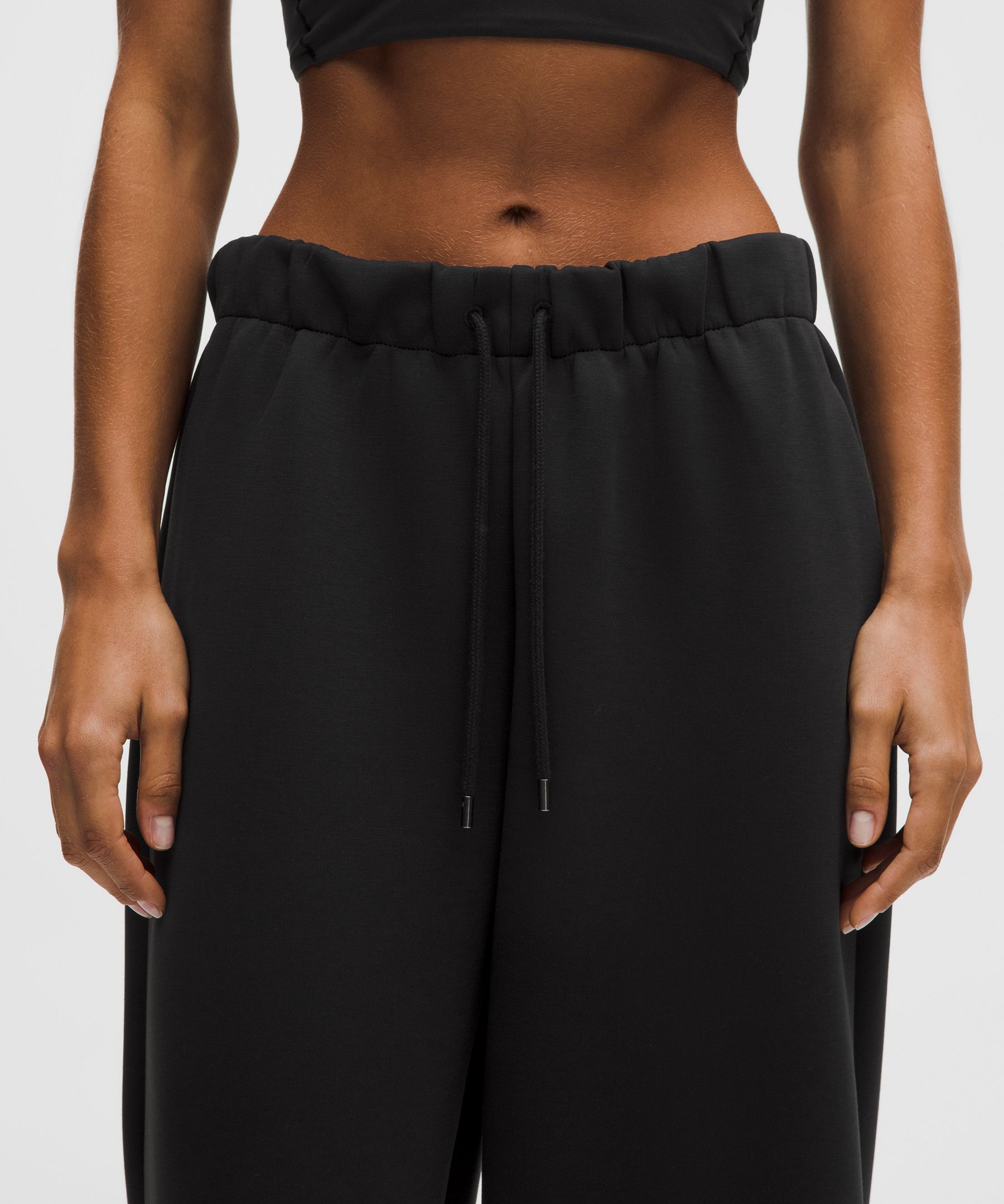 Sleek Spacer Barrel-Leg Pant