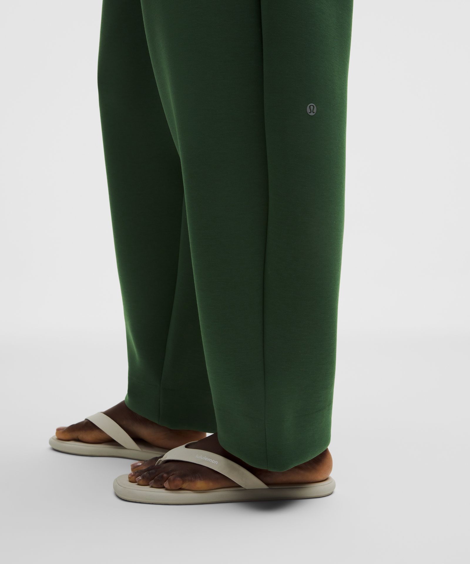 Женские брюки Lululemon Sleek Spacer Barrel-Leg — фото 7
