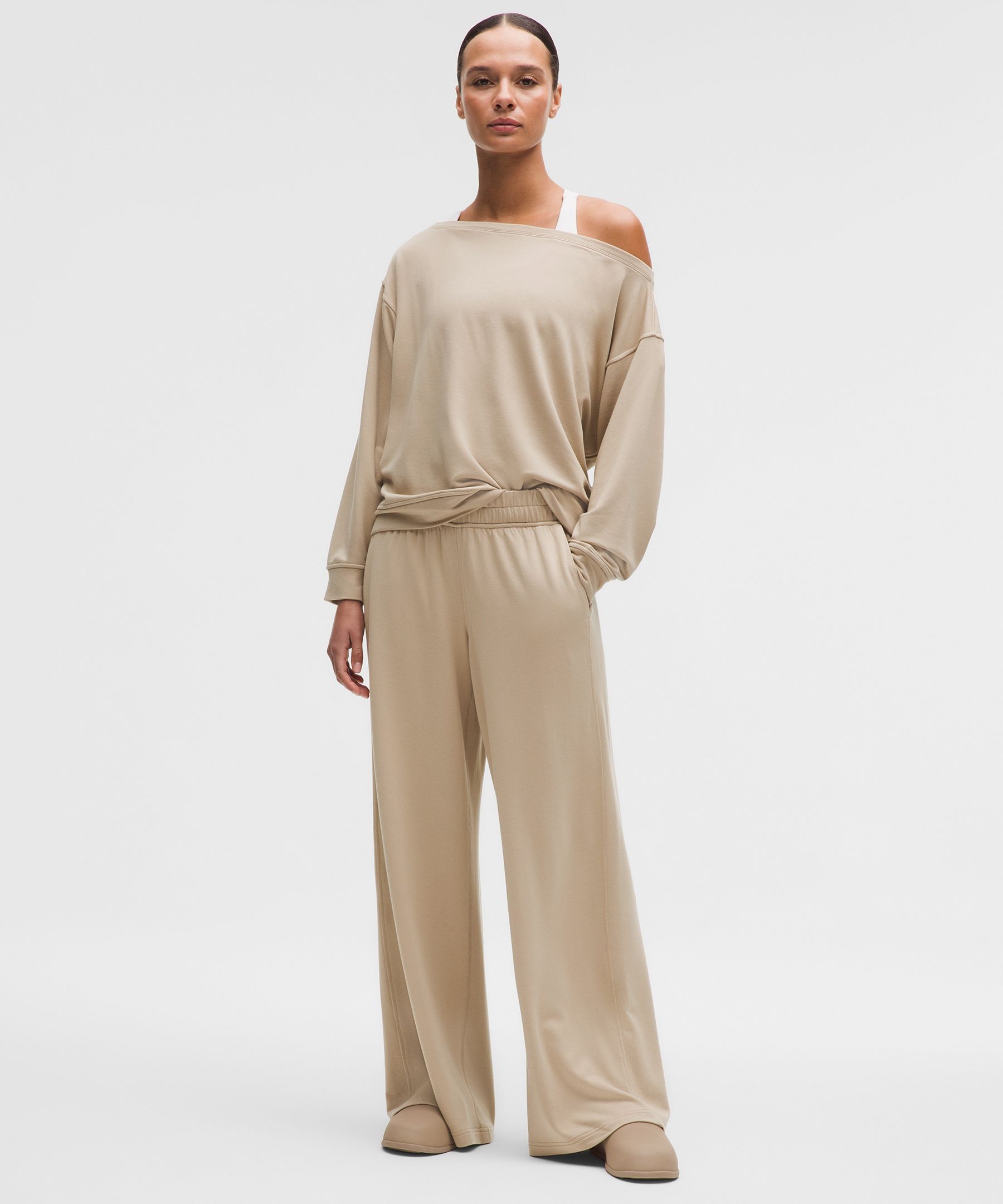 BeCalm Mid-Rise Wide-Leg Pant 