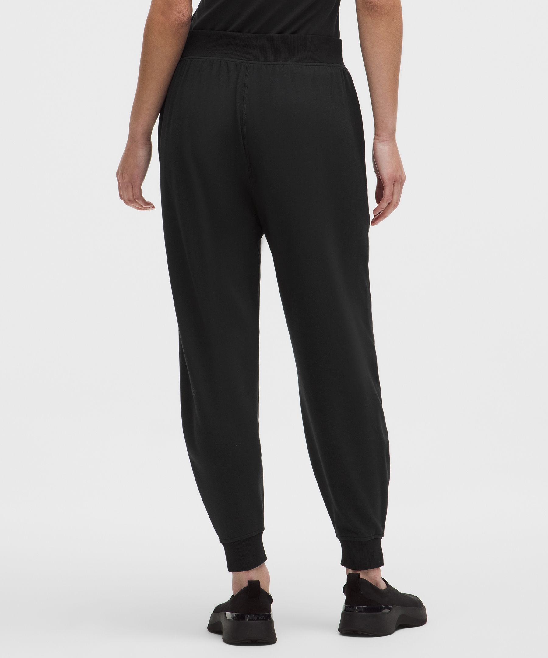 BeCalm Mid-Rise Side-Slit Jogger *Asia Fit