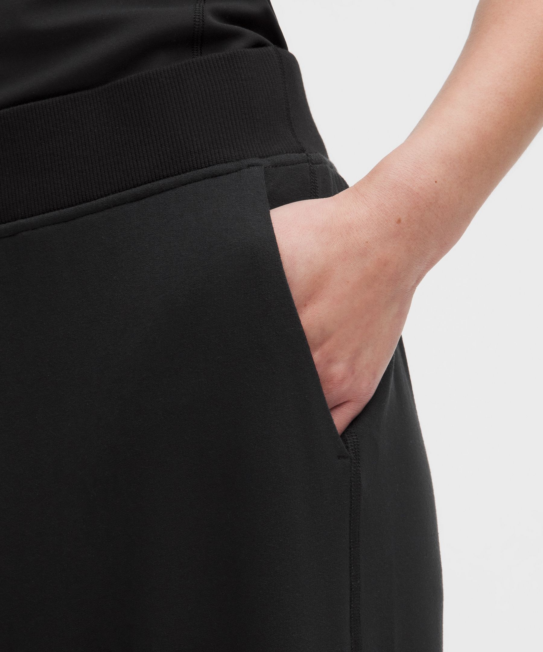 BeCalm Mid-Rise Side-Slit Jogger *Asia Fit