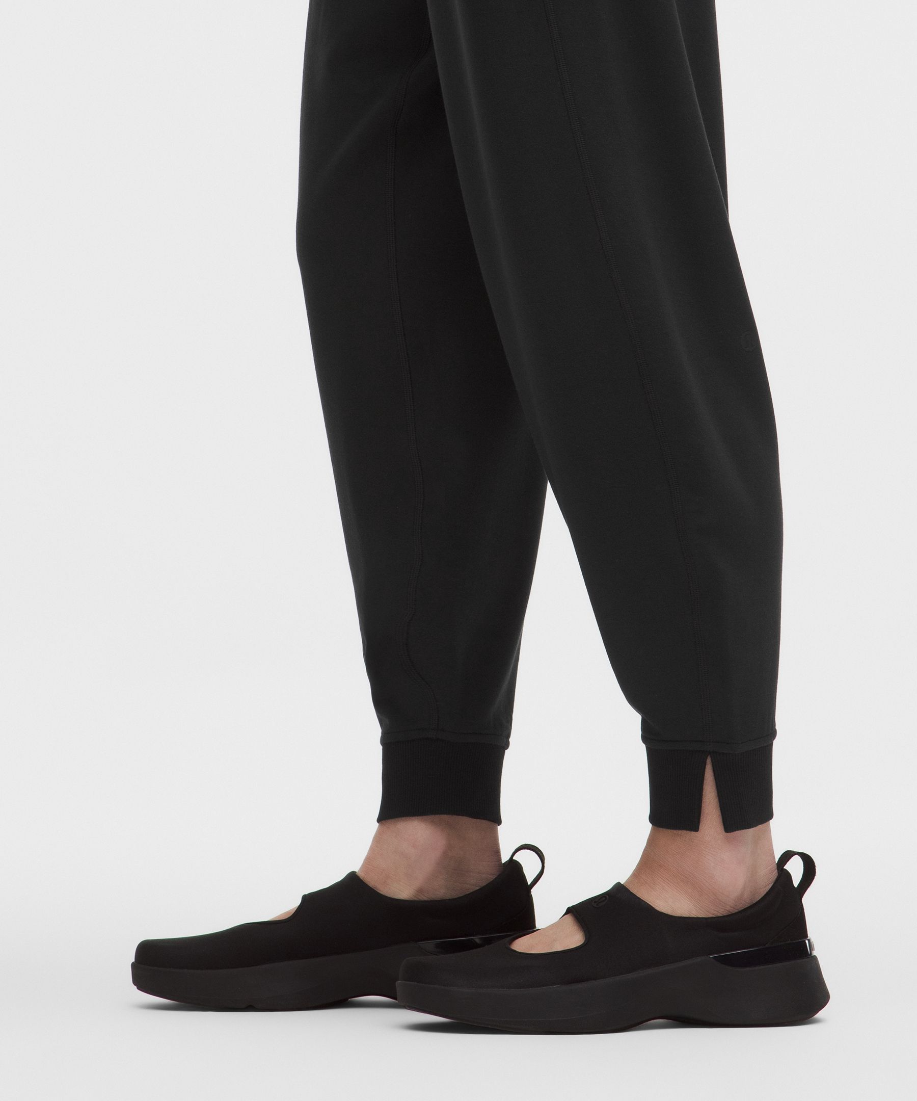 BeCalm Mid-Rise Side-Slit Jogger *Asia Fit