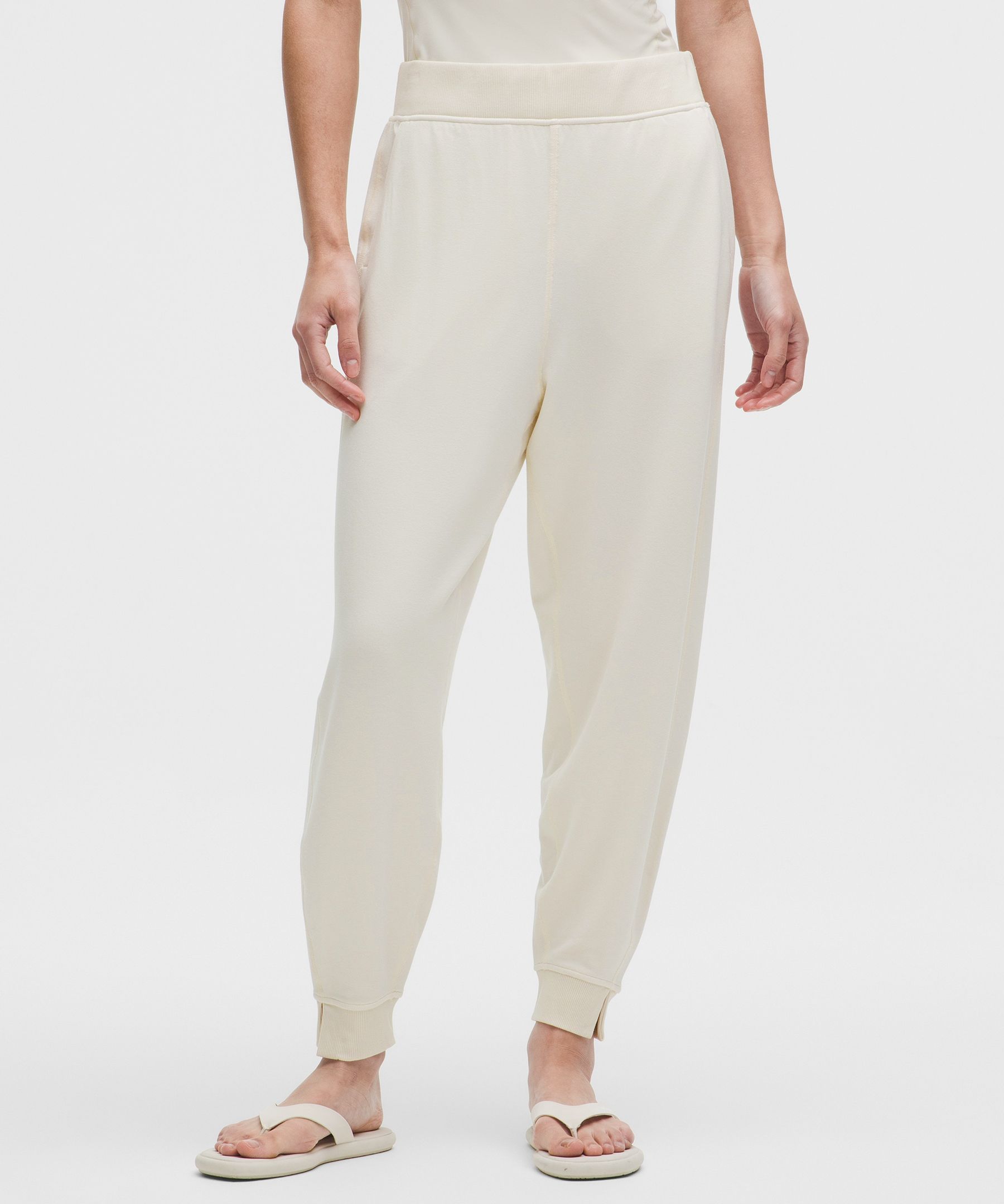 BeCalm Mid-Rise Side-Slit Jogger *Asia Fit