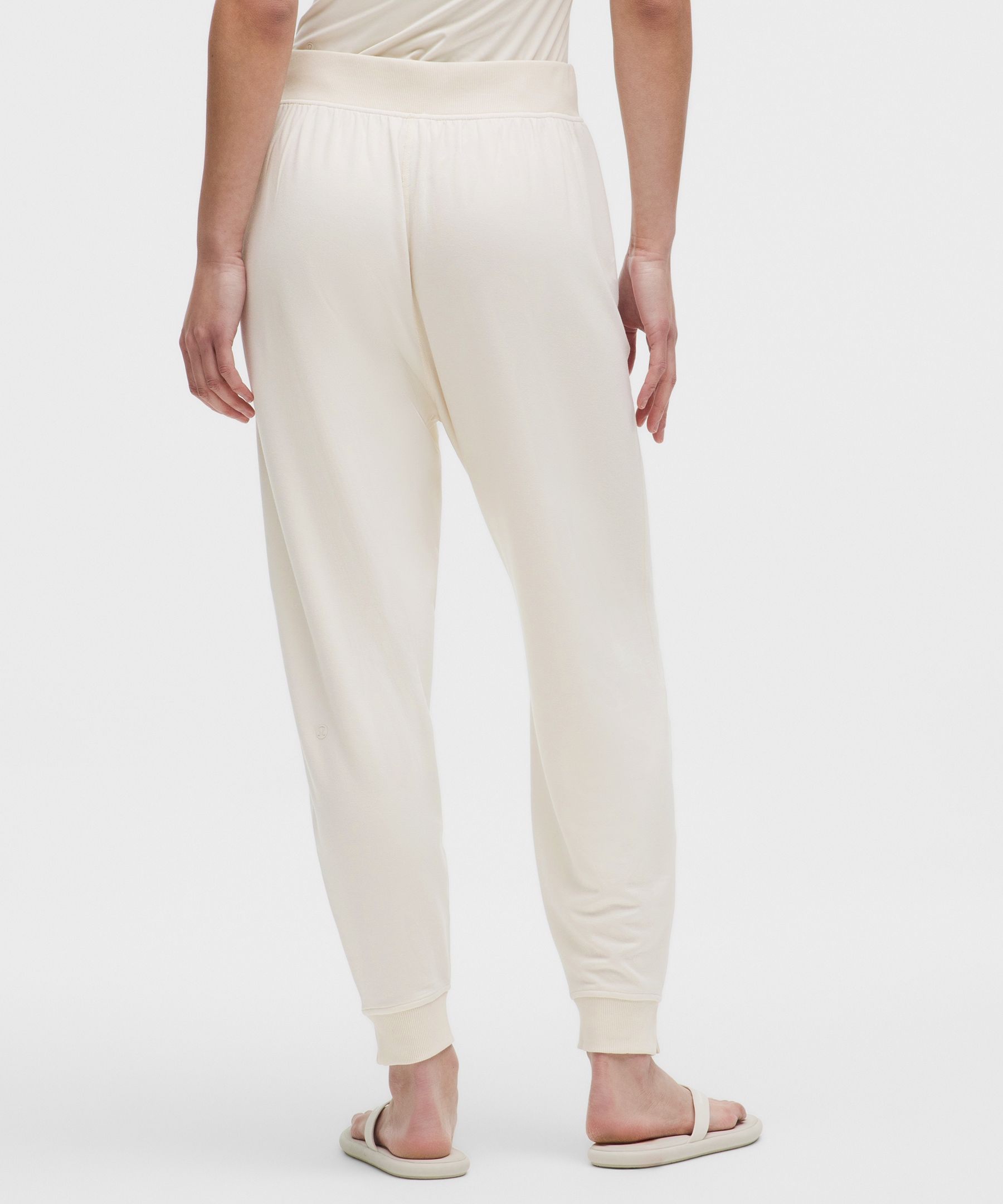 BeCalm Mid-Rise Side-Slit Jogger *Asia Fit