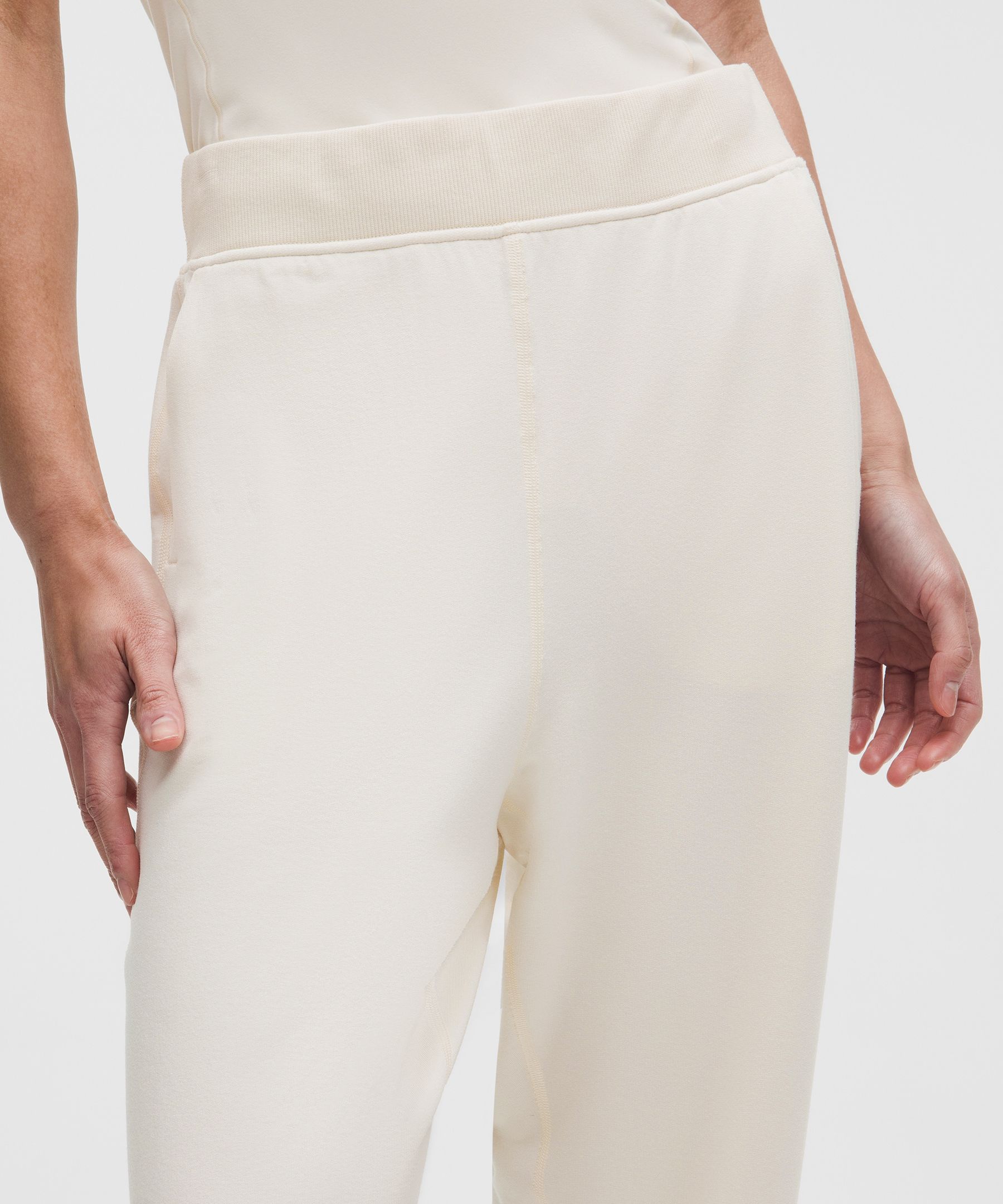BeCalm Mid-Rise Side-Slit Jogger *Asia Fit