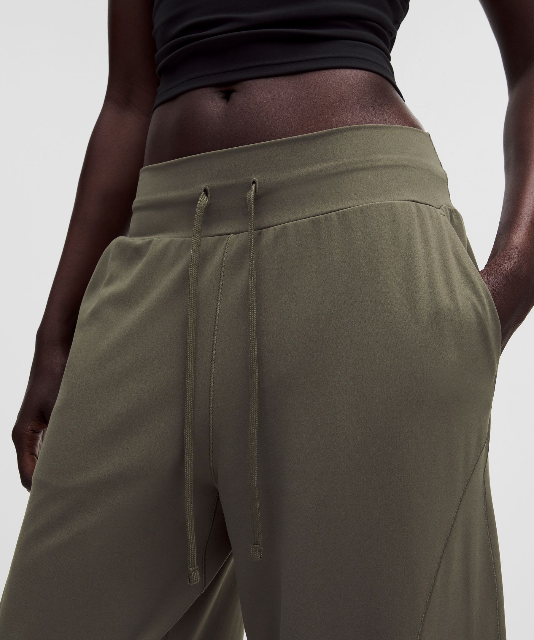 Groove Low-Rise Relaxed Cinch Pant *Regular