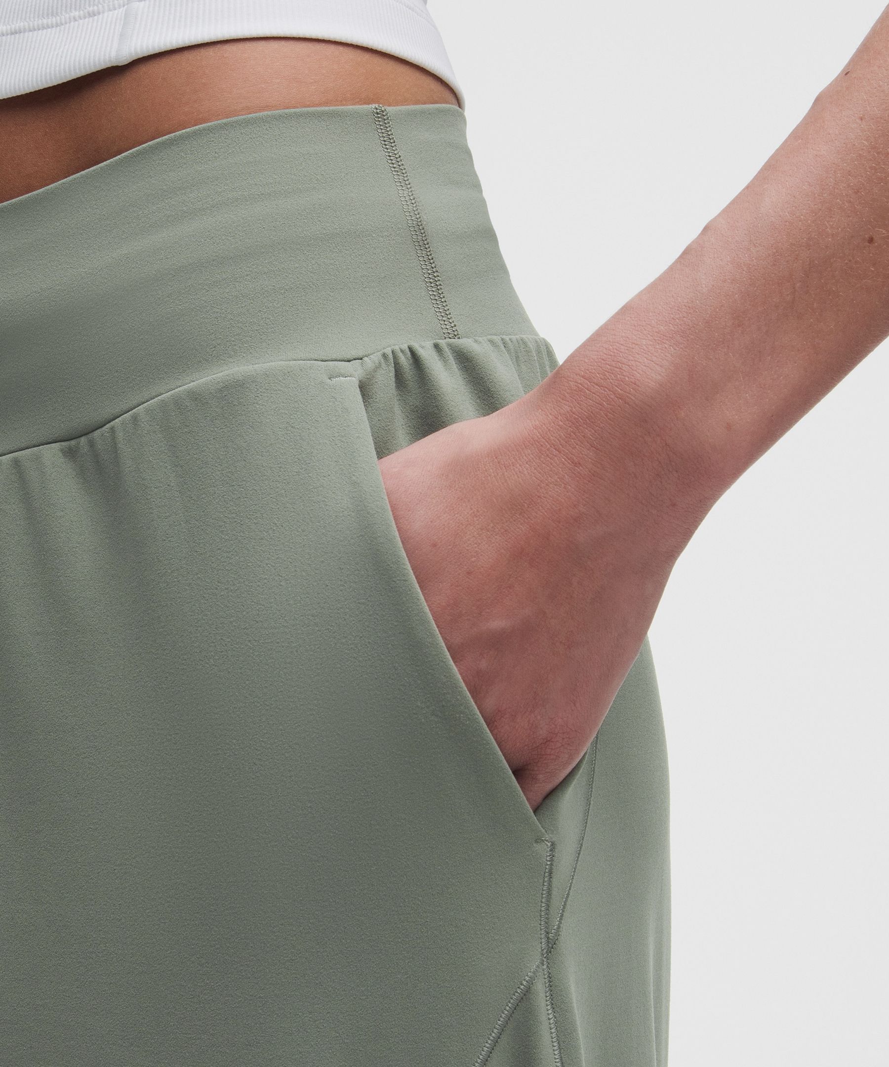 Groove Low-Rise Relaxed Cinch Pant *Regular