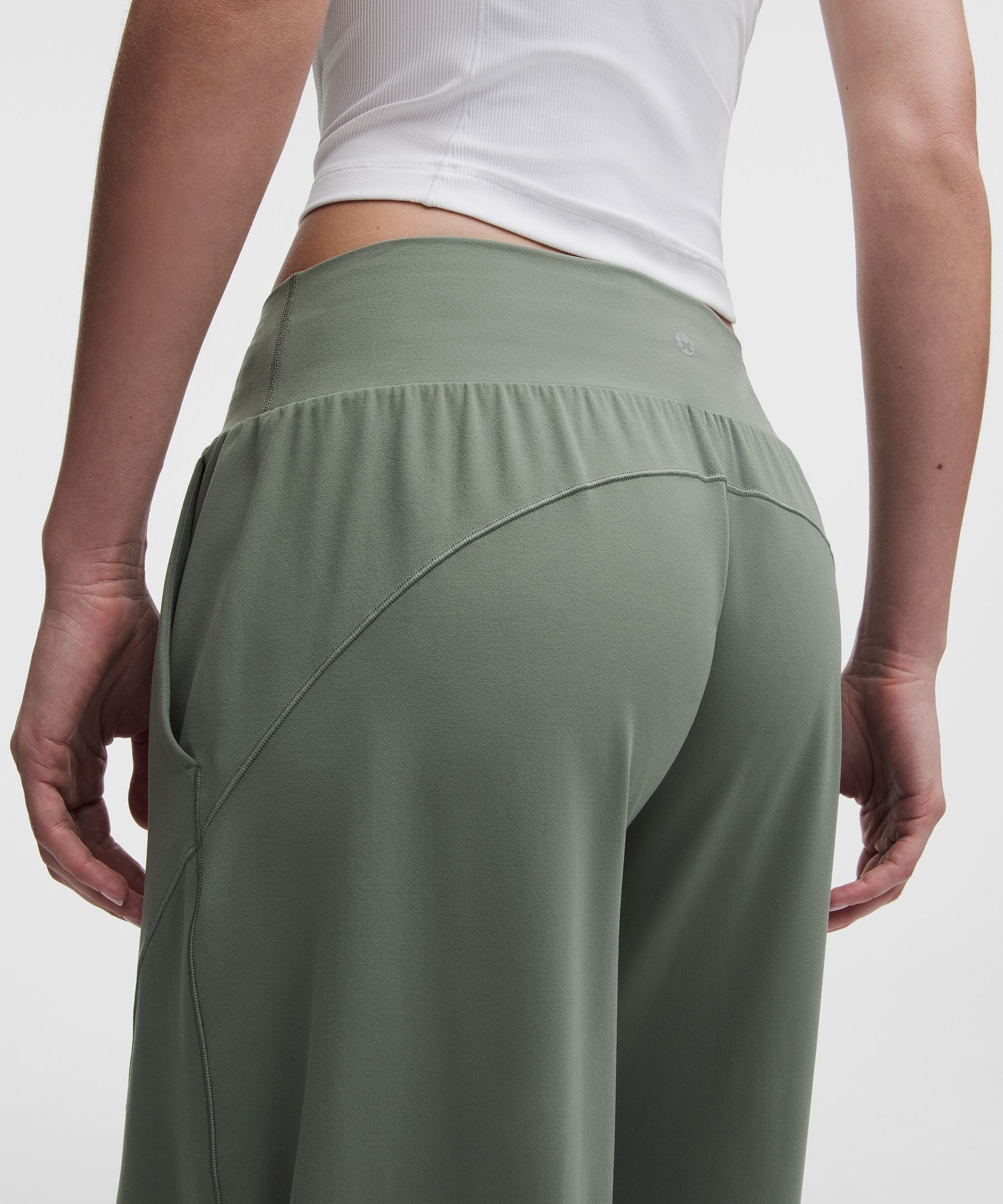 Groove Low-Rise Relaxed Cinch Pant *Regular