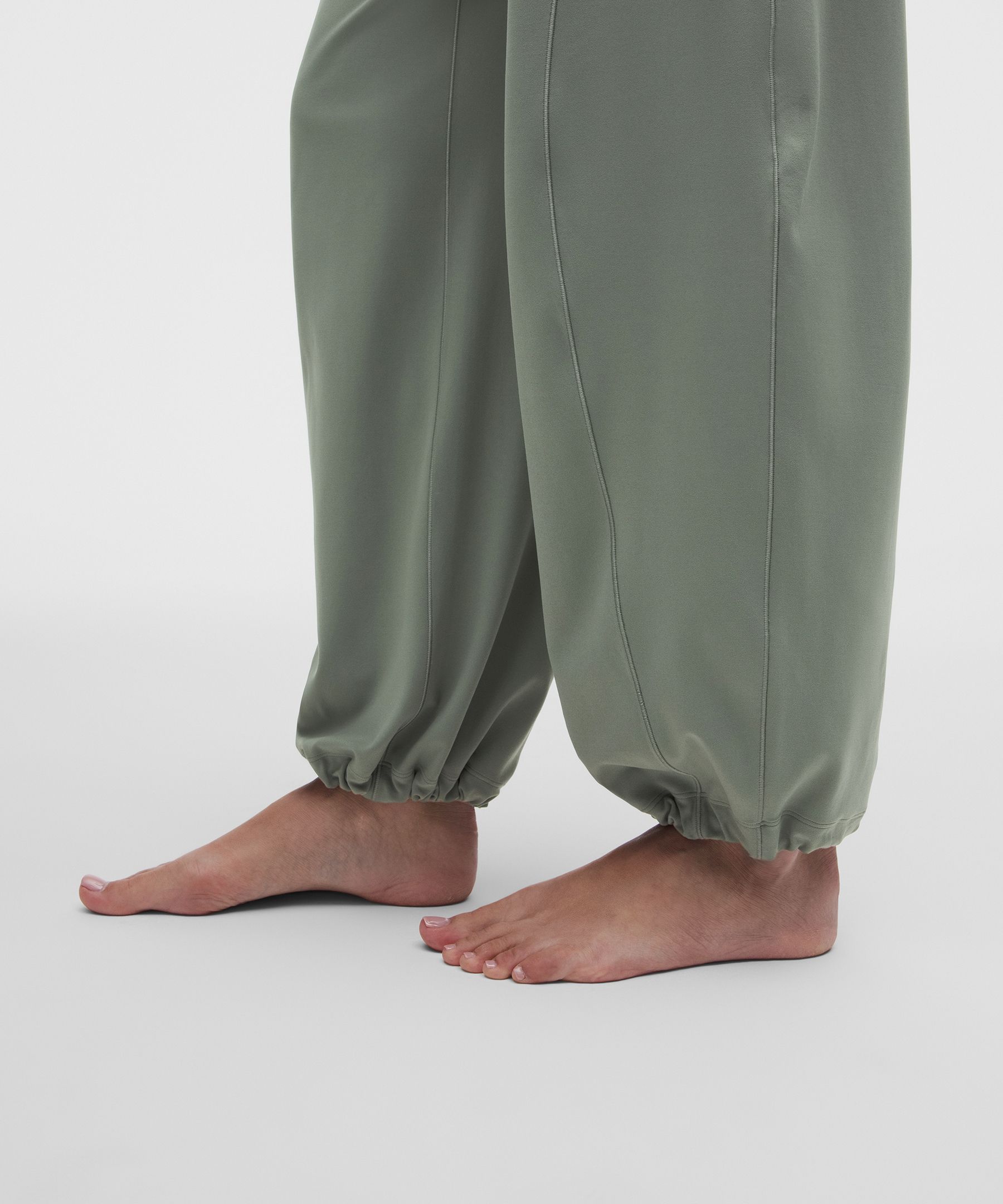 Groove Low-Rise Relaxed Cinch Pant *Regular