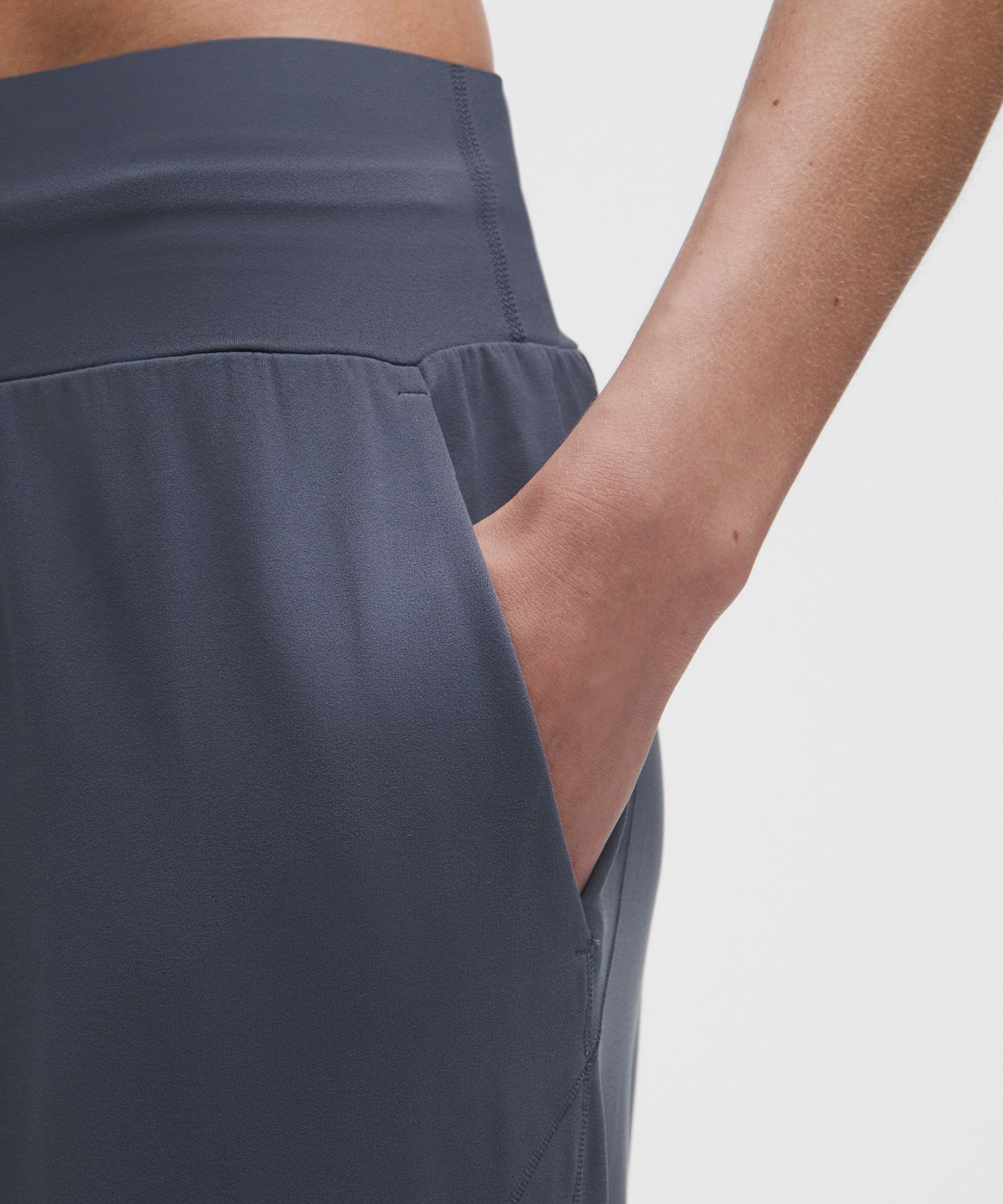 Pantalon Groove taille basse d&eacute;contract&eacute; &agrave; ourlets ajustables *Standard