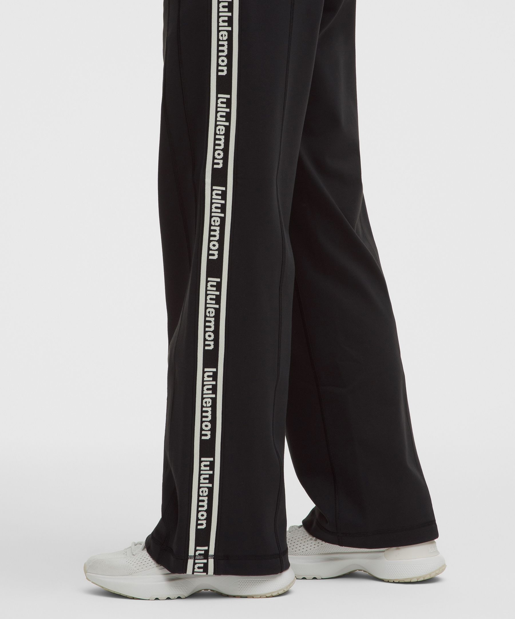 Define トラックパンツ ワードマーク *アジアフィット