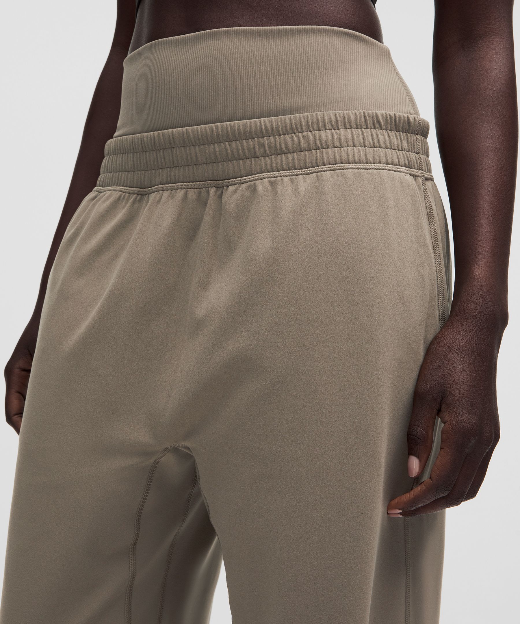 Pantal&oacute;n deportivo lululemon Align&trade; de cintura acanalada