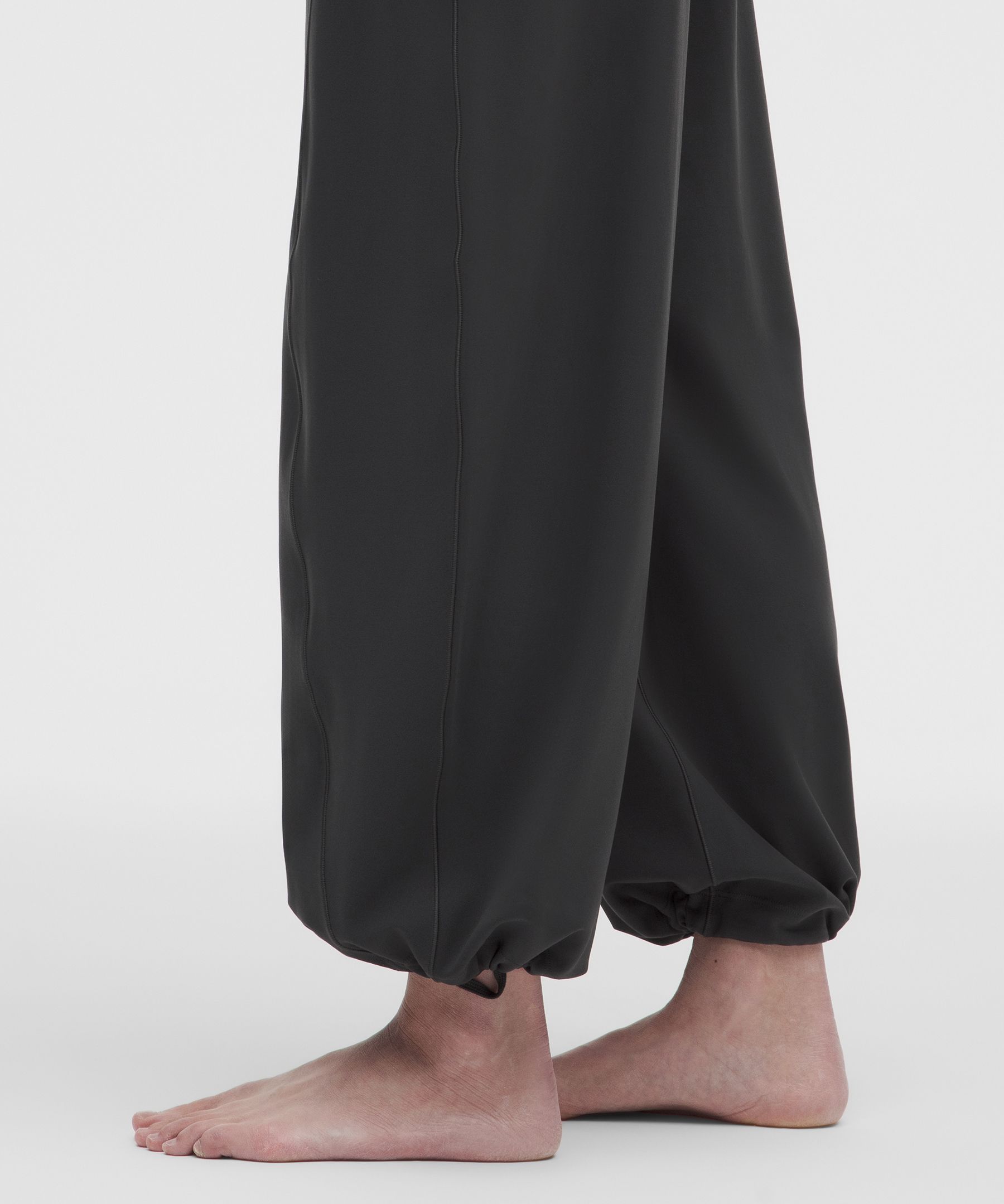 Groove Low-Rise Relaxed Cinch Pants *Asia Fit