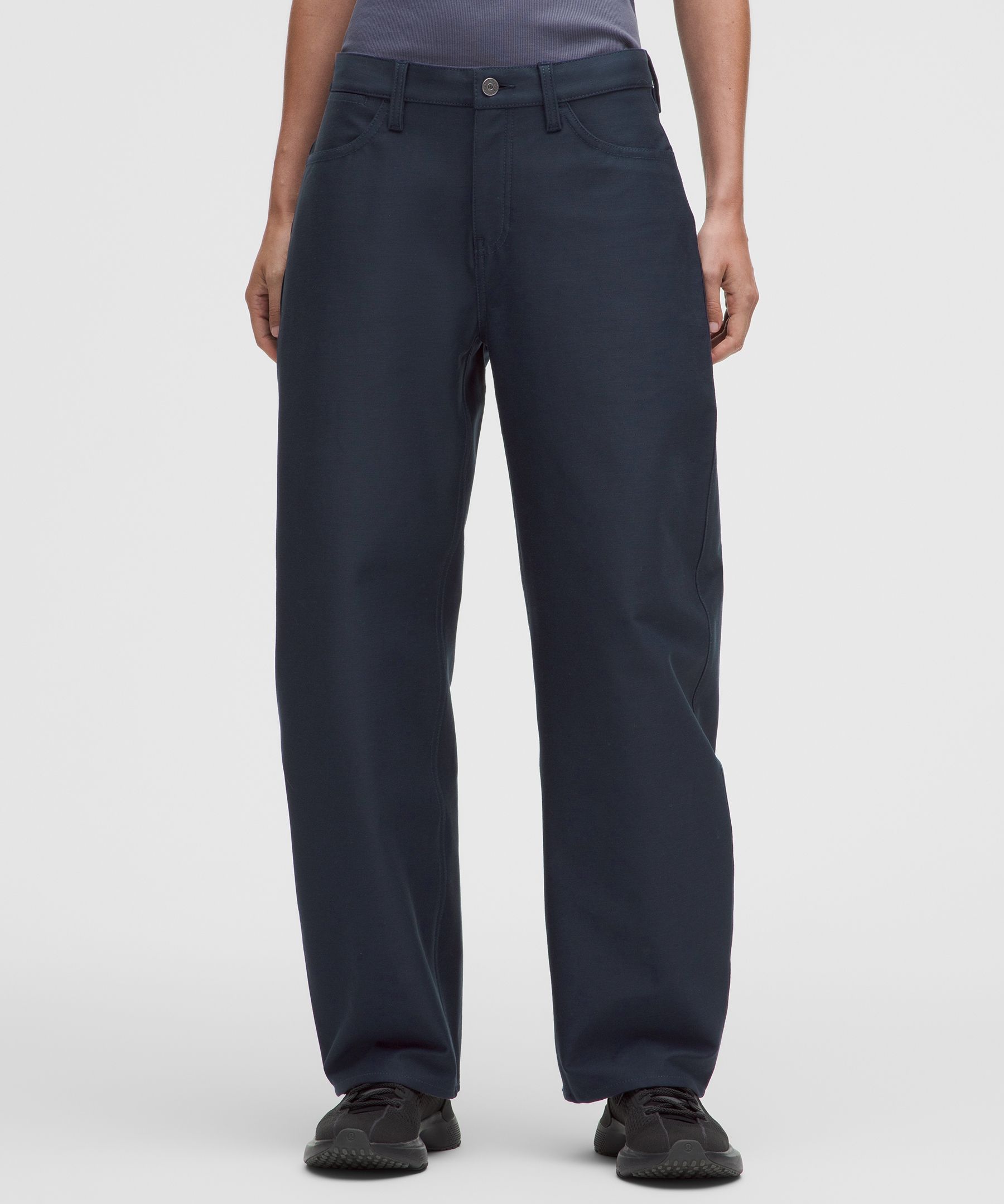EasyFive Low-Rise Barrel-Leg Pant