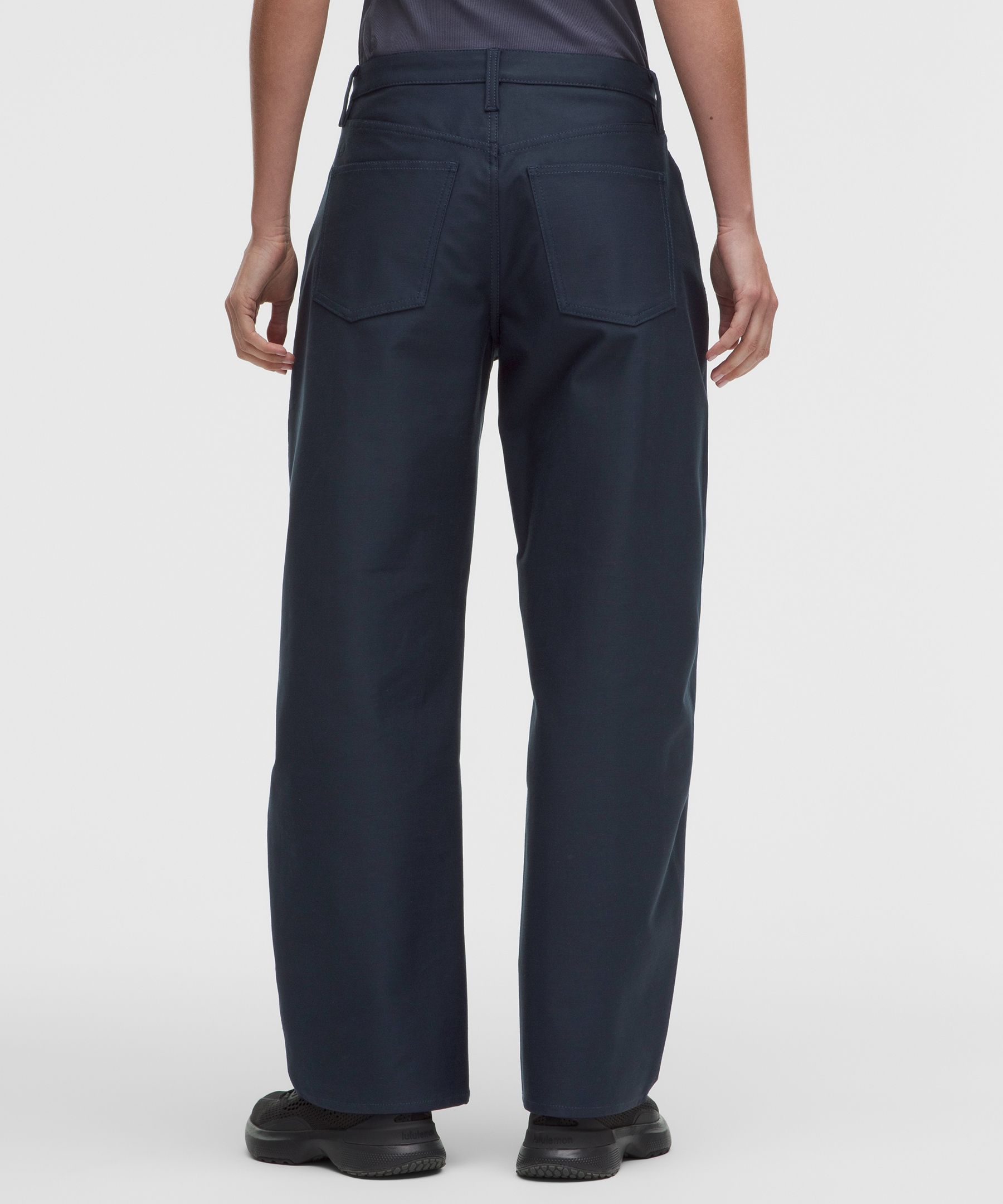 EasyFive Low-Rise Barrel-Leg Pant