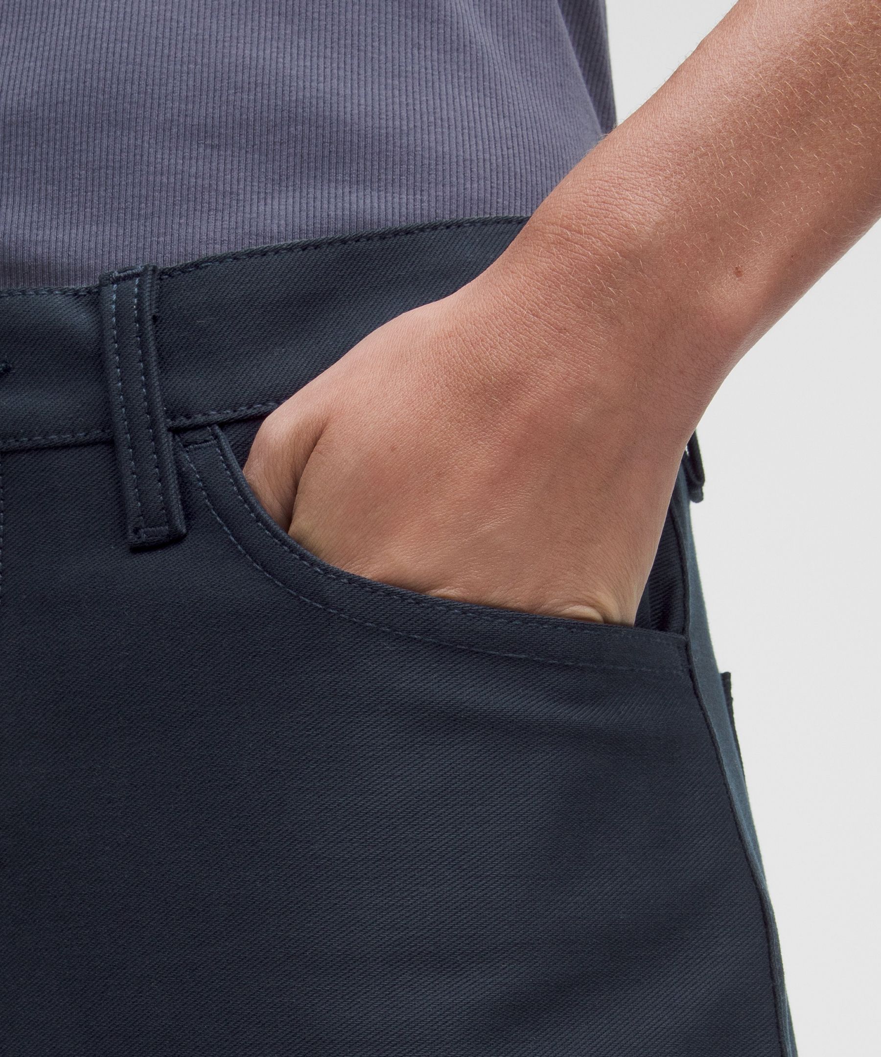 EasyFive Low-Rise Barrel-Leg Pant