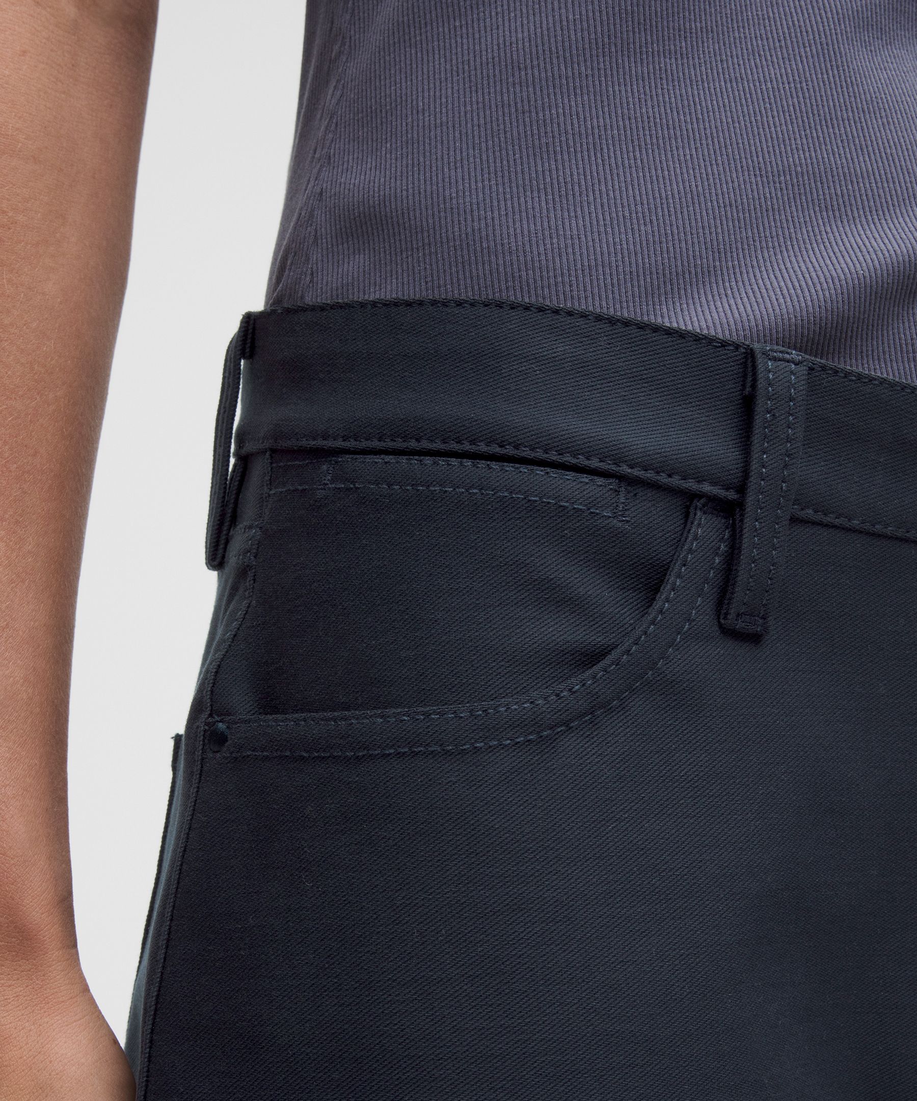 EasyFive Low-Rise Barrel-Leg Pant