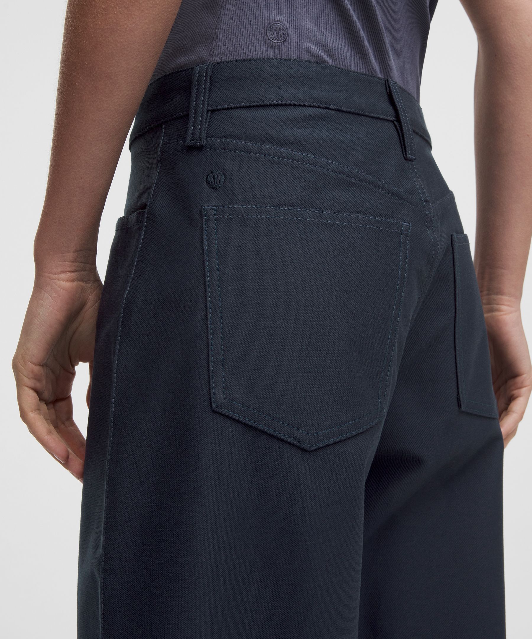 EasyFive Low-Rise Barrel-Leg Pant