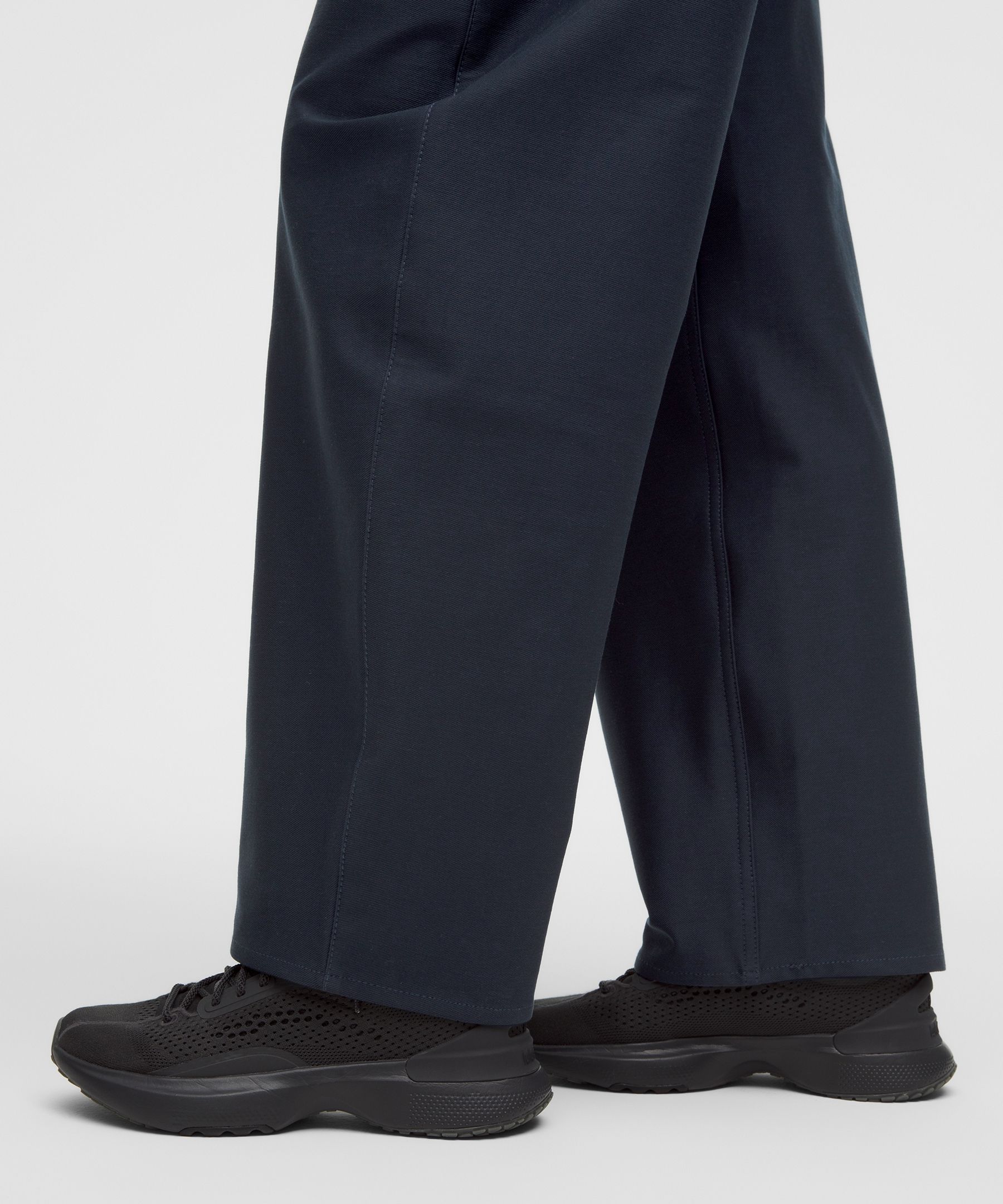 EasyFive Low-Rise Barrel-Leg Pant