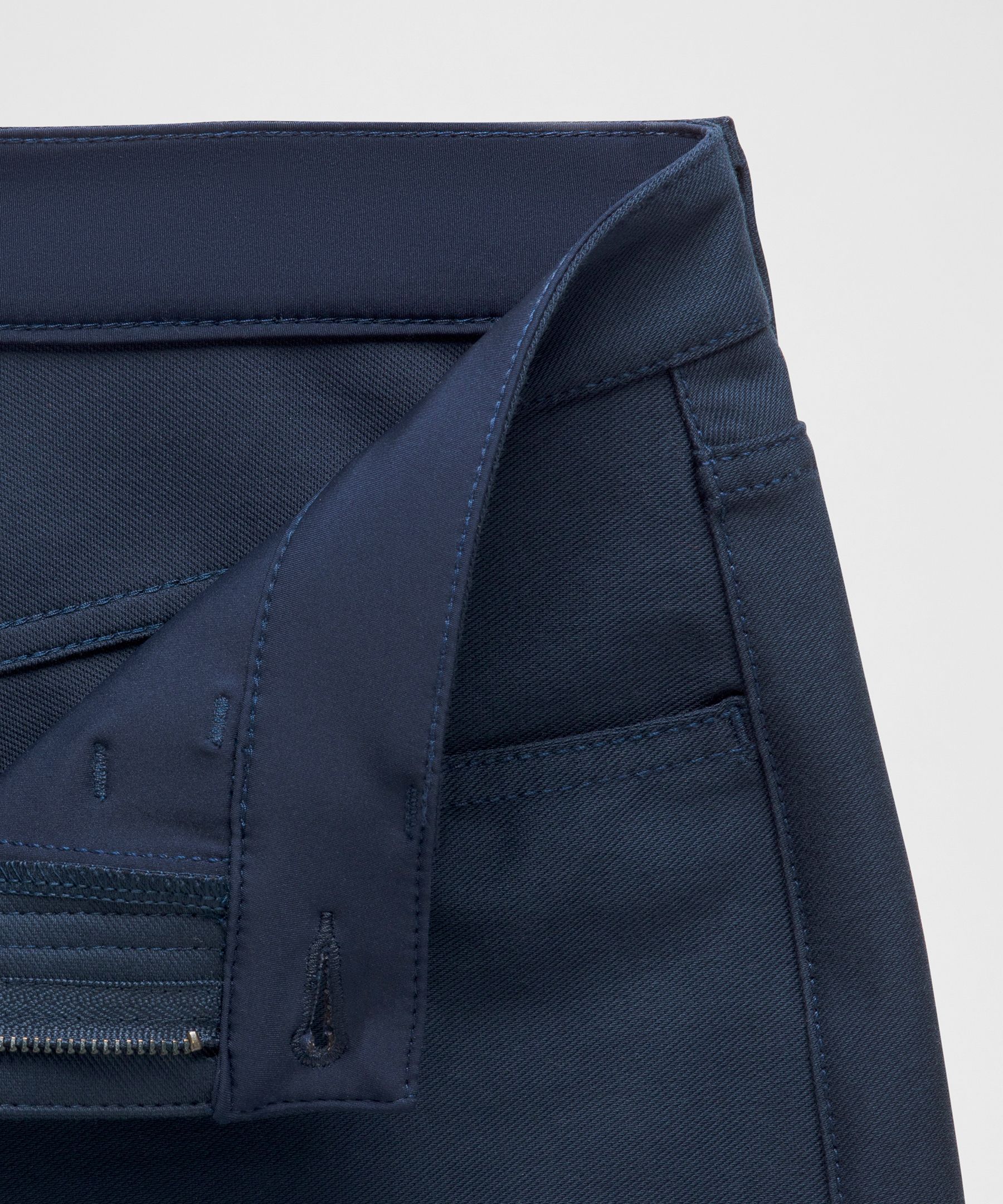 EasyFive Low-Rise Barrel-Leg Pant