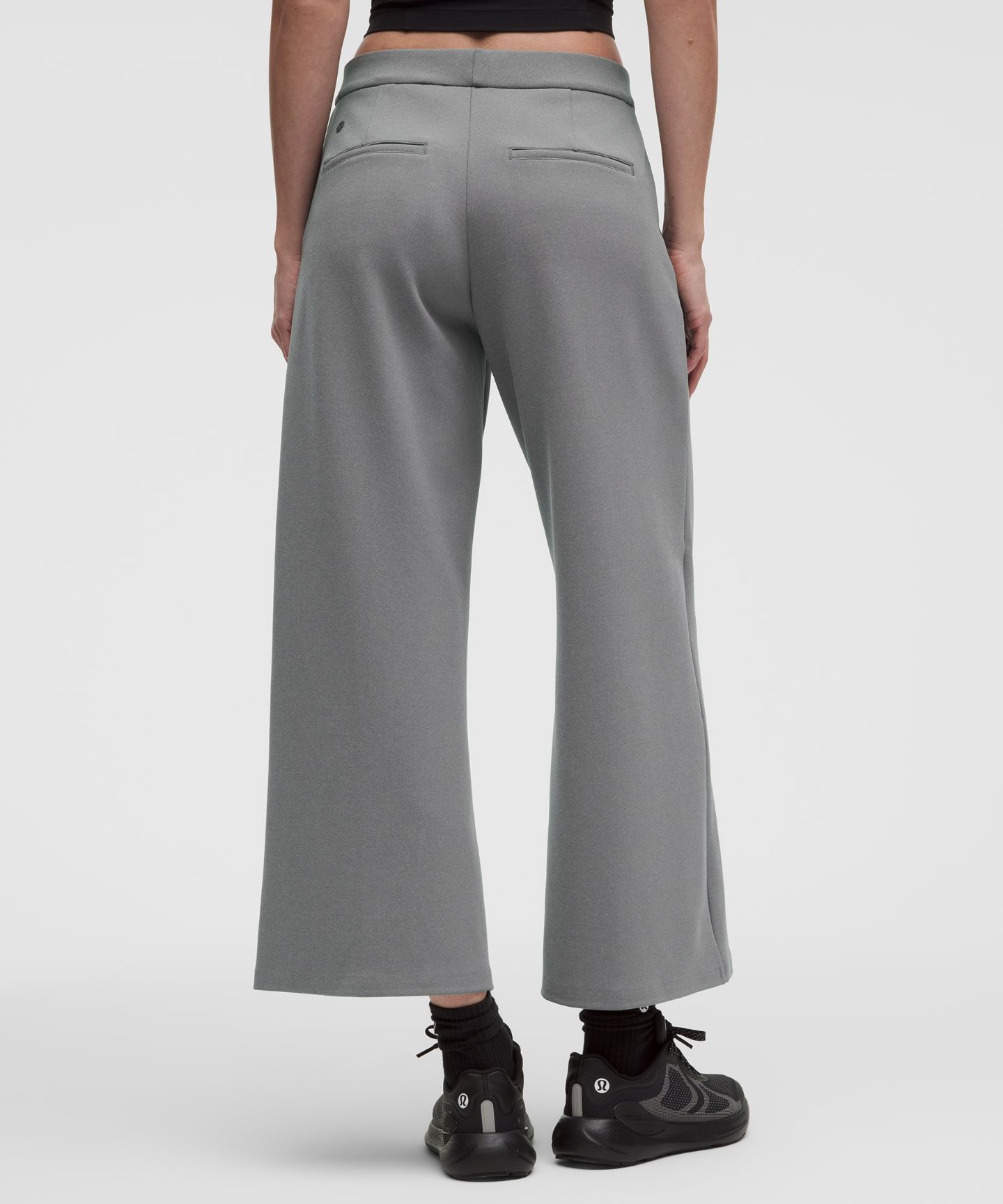 Женские шорты Lululemon Daydrift Mid-Rise Cropped Wide-Leg Trouser Short *Twill, цвет: Меланжевый оникс серый — фото 3