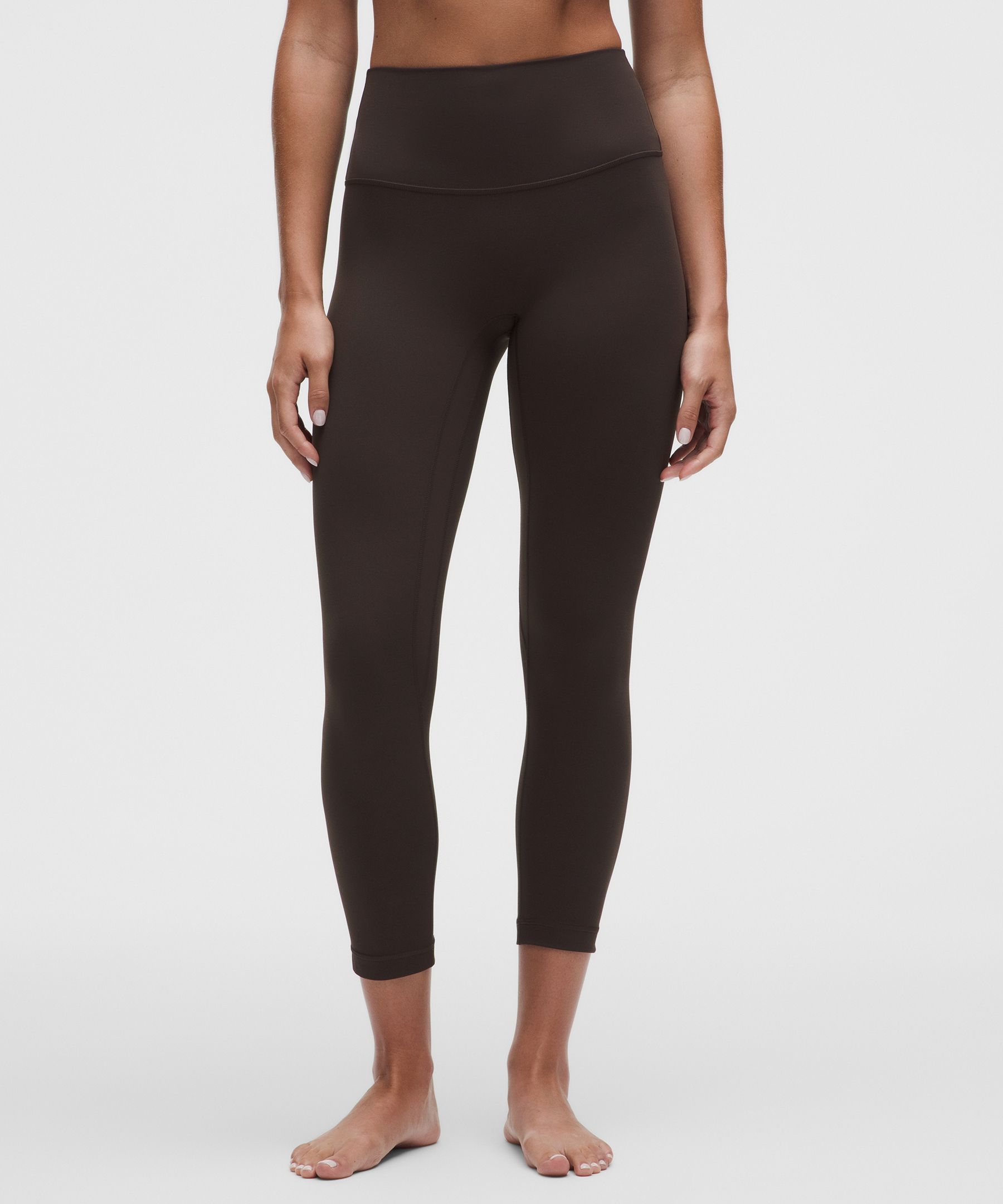 Pantal&oacute;n corto lululemon Align No Line&trade; de tiro alto 23&rdquo;