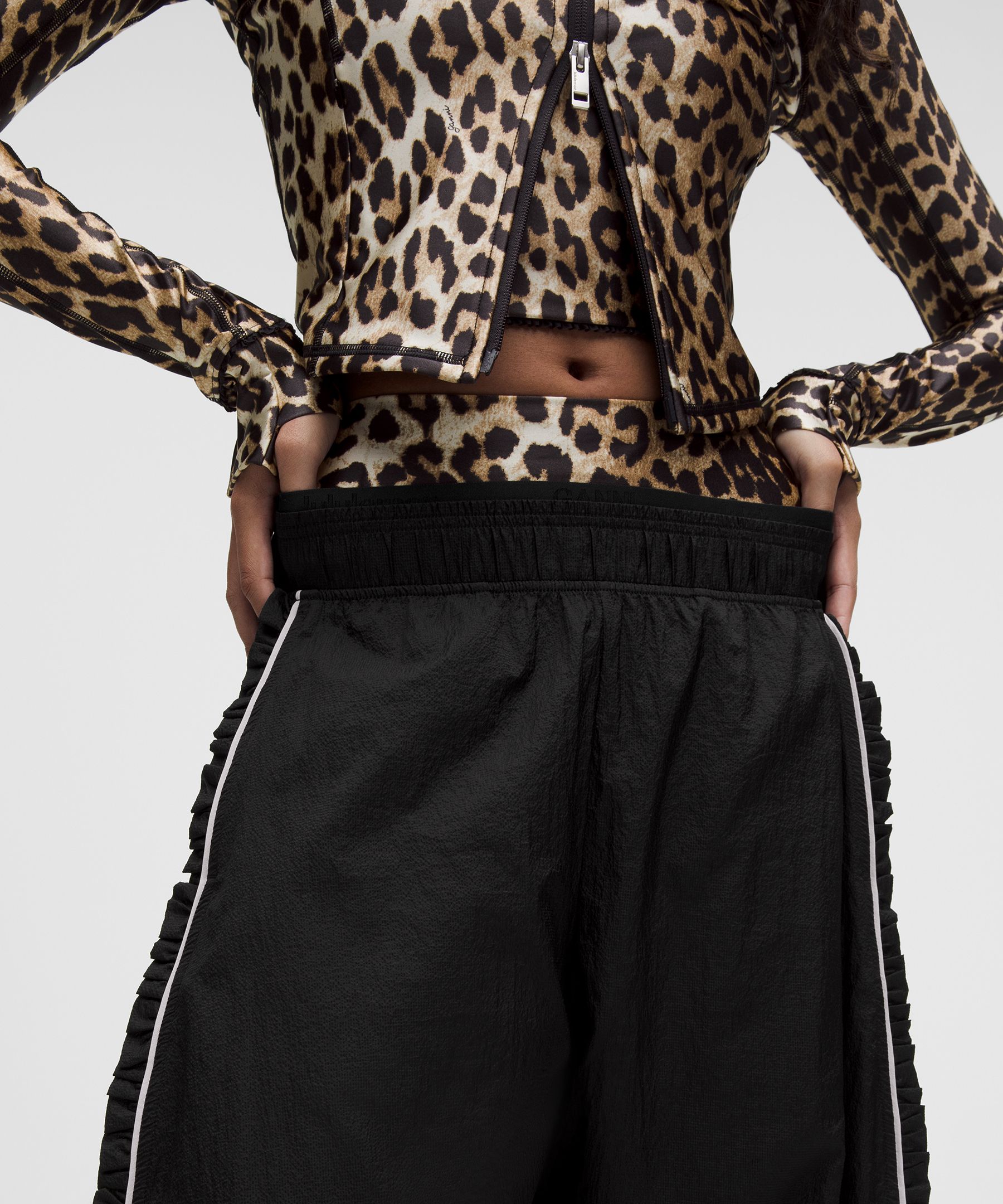 GANNI x lululemon ラッフルトリム テクスチャー ミッドライズパンツ