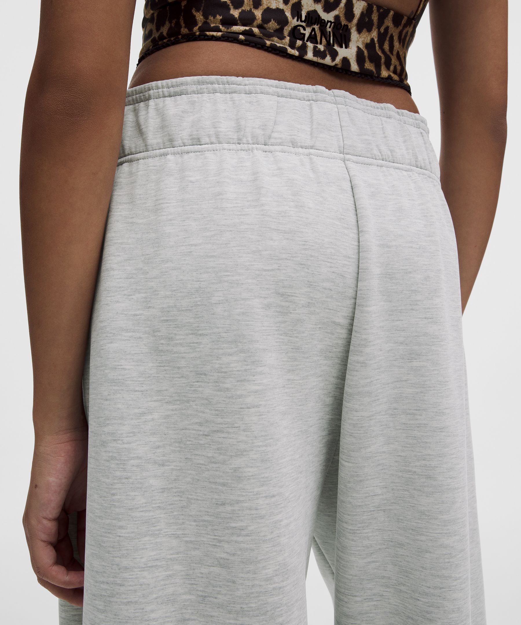 GANNI x lululemon ブラッシュドSoftstreme バレルレッグパンツ