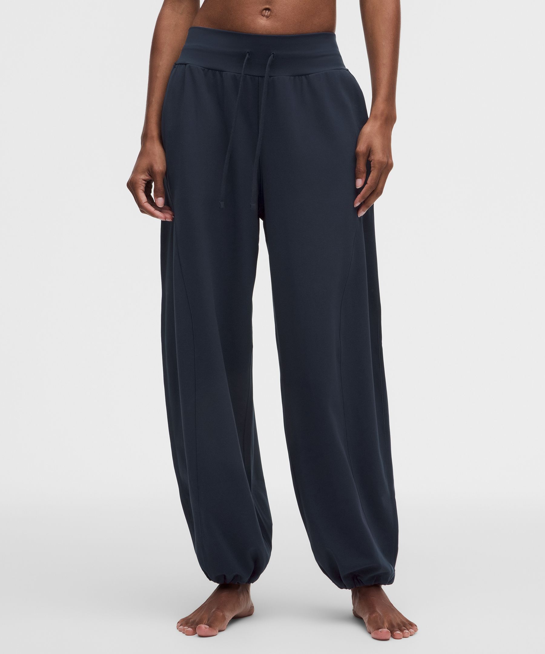 Groove Low-Rise Relaxed Cinch Pant *Regular