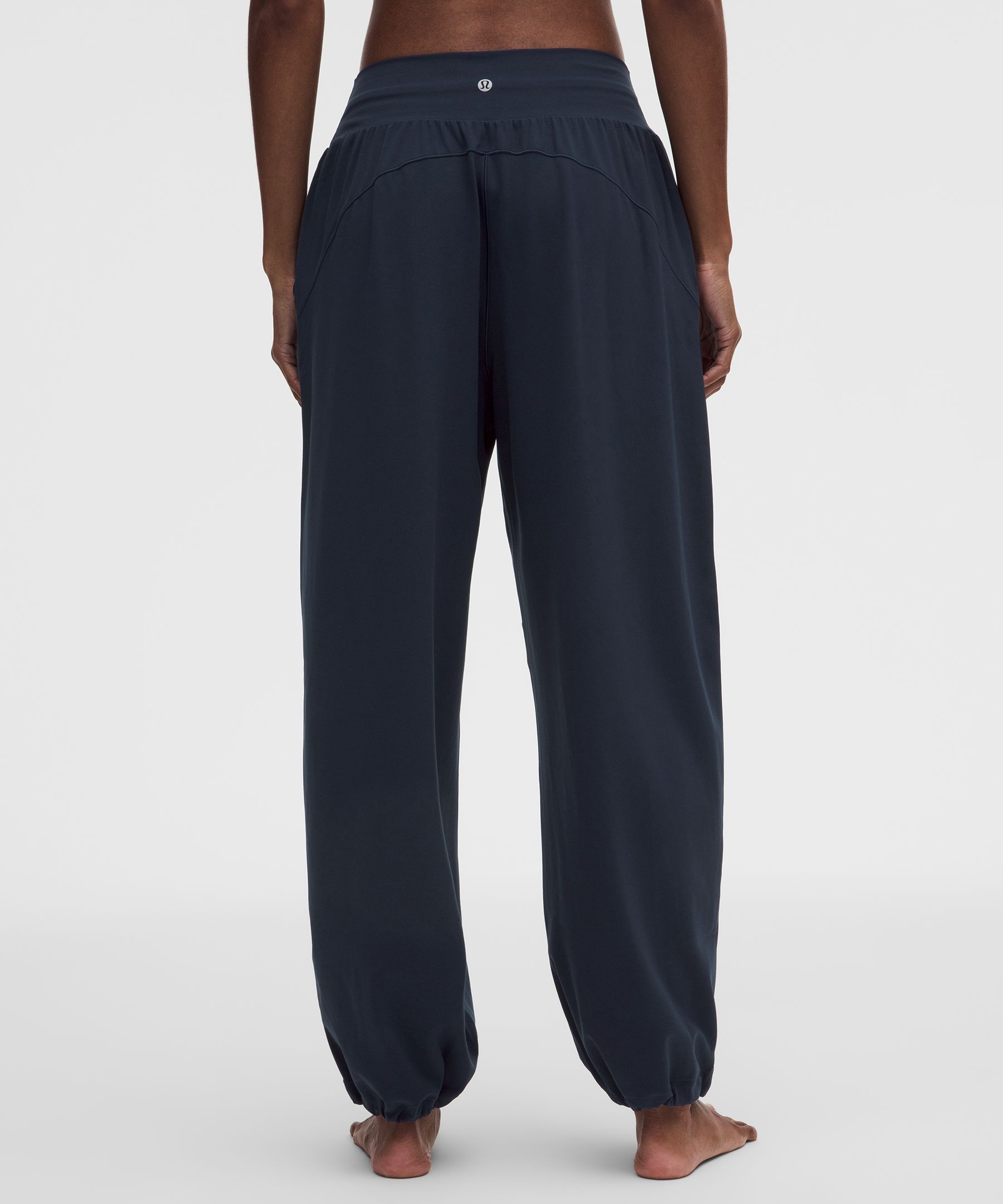 Groove Low-Rise Relaxed Cinch Pant *Regular