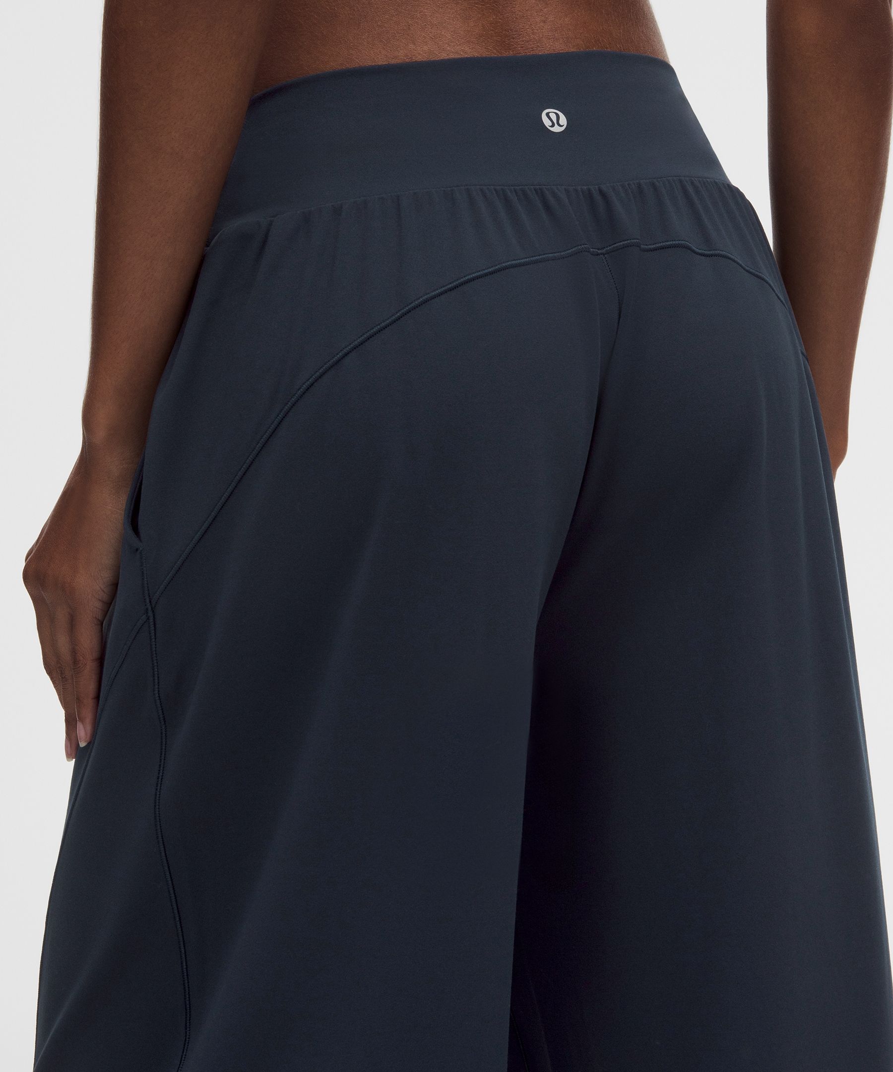 Groove Low-Rise Relaxed Cinch Pant *Regular