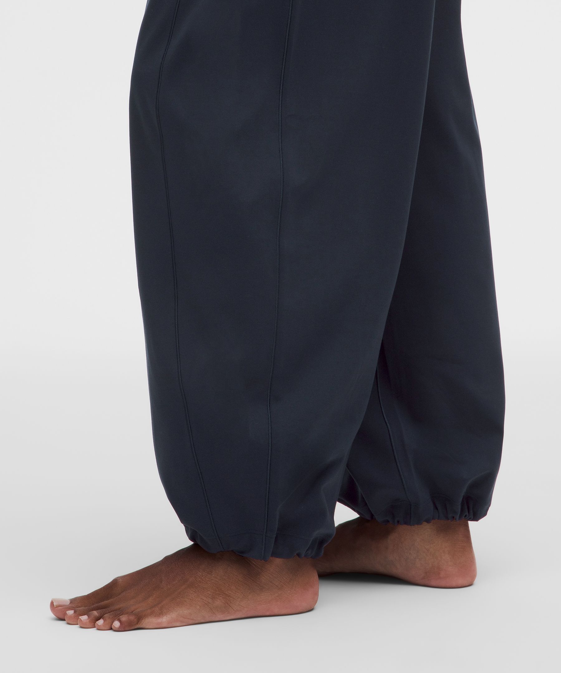Groove Low-Rise Relaxed Cinch Pant *Regular