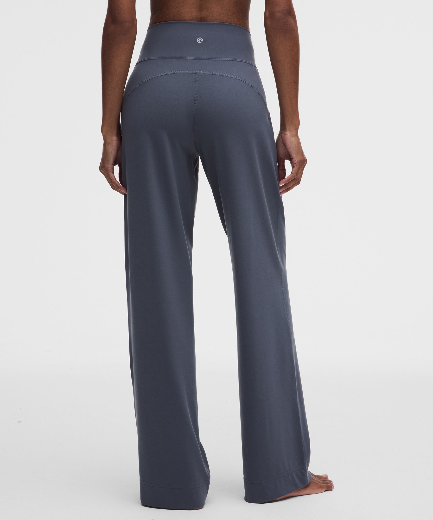 Pantalones Groove de talle alto y pernera ancha *Largo est&aacute;ndar