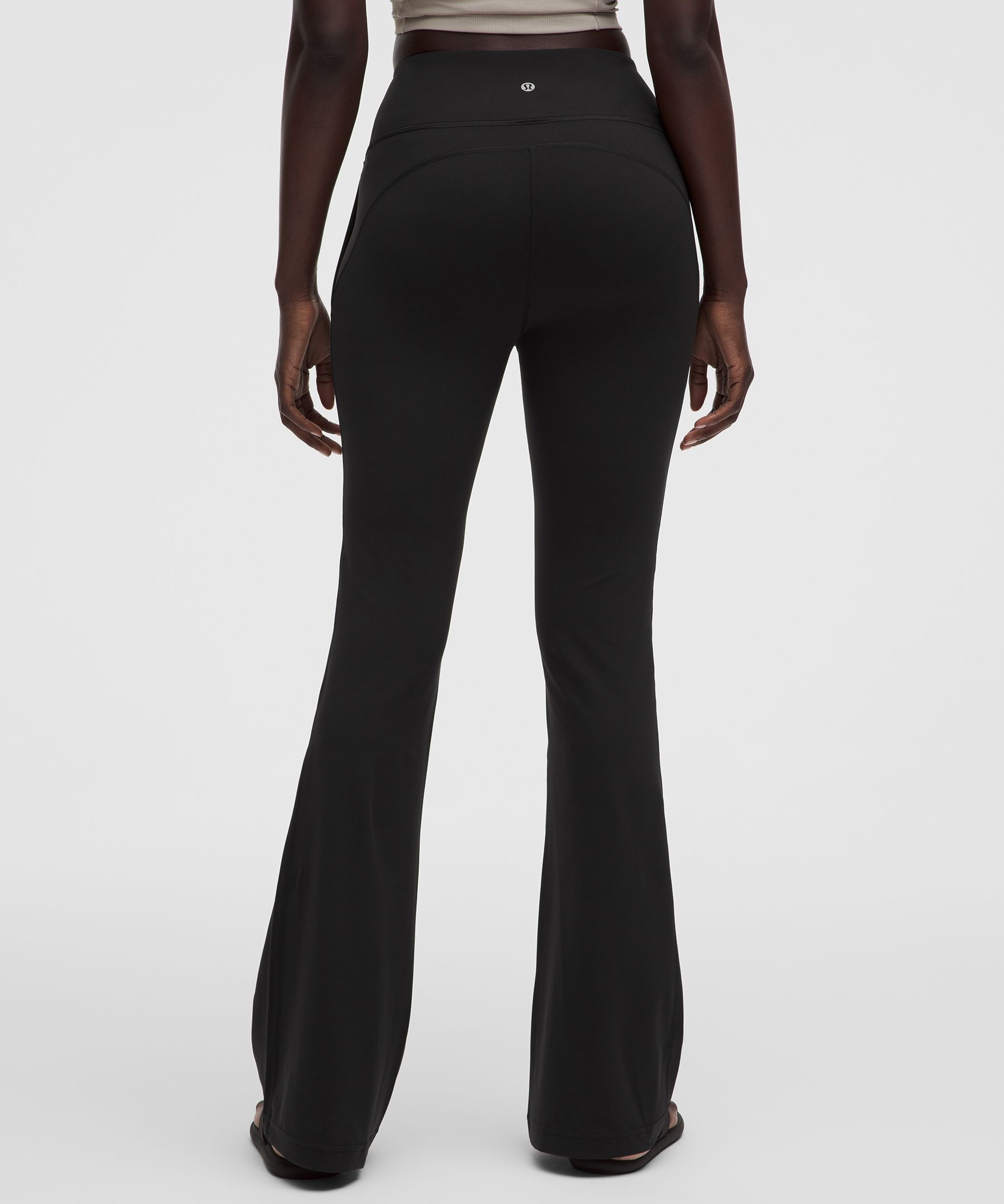 Leggings acampanados Groove de talle alto con bolsillos, 83&nbsp;cm