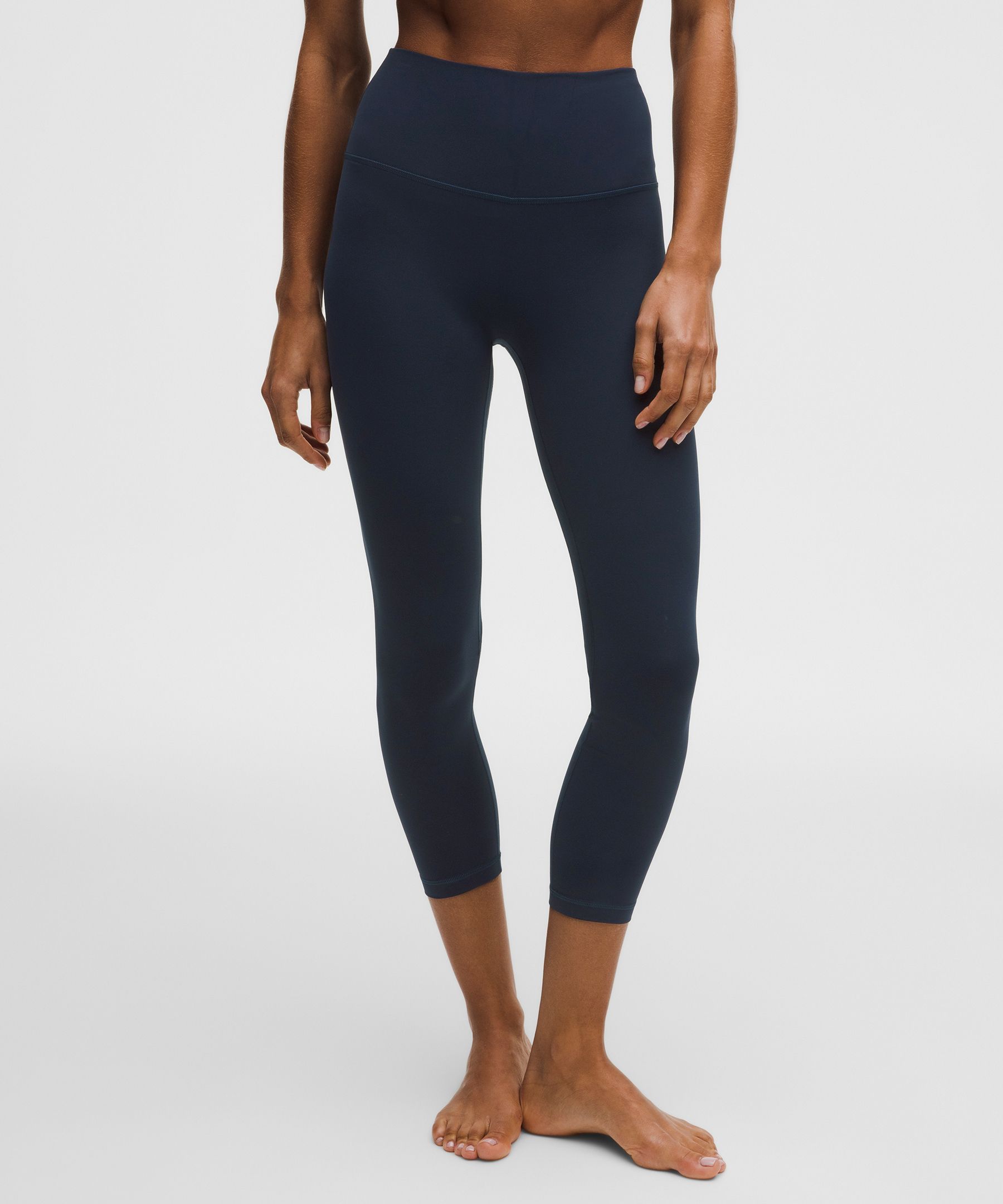 Pantal&oacute;n corto lululemon Align No Line&trade; de tiro alto 23&rdquo;