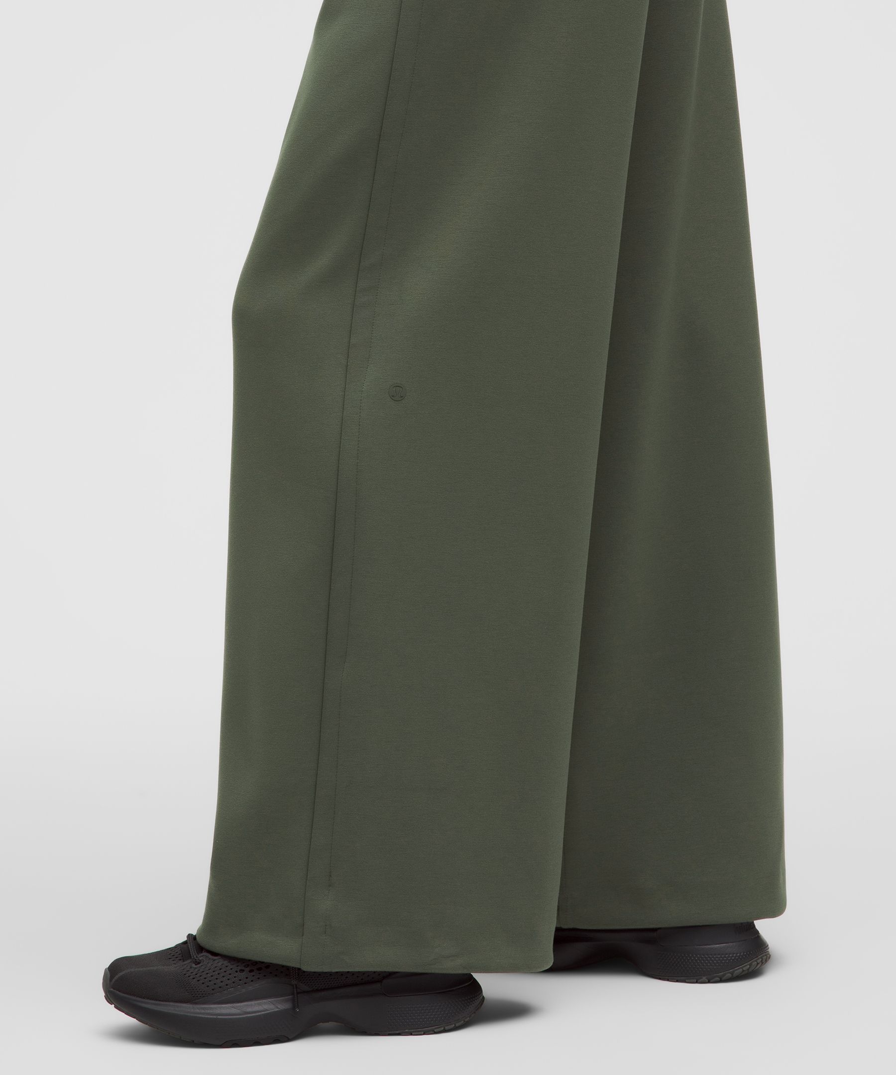 Smooth Spacer High-Rise Wide-Leg Pant *Regular