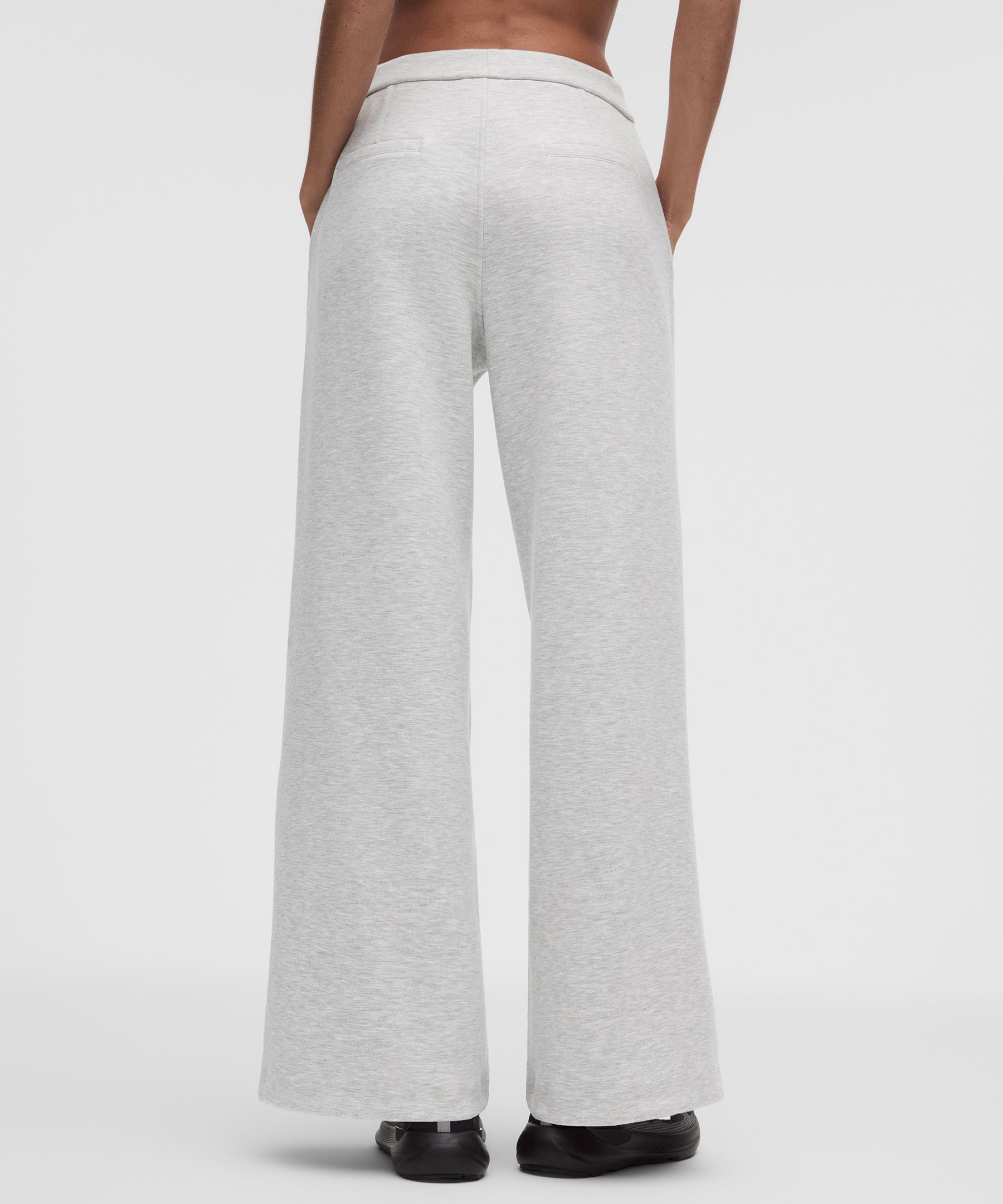 Pantal&oacute;n Smooth Spacer de talle alto y pernera ancha *Largo est&aacute;ndar