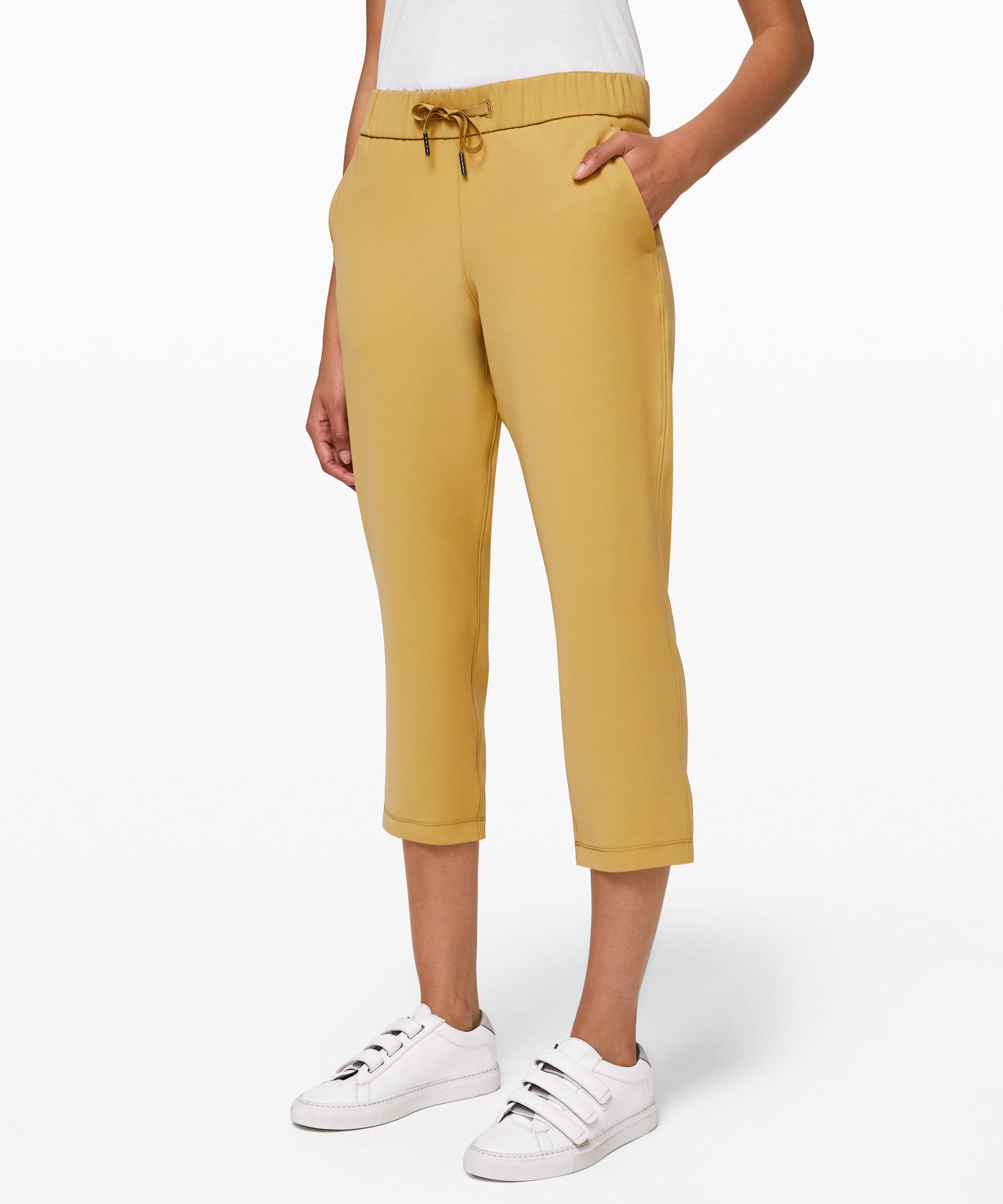 lululemon on the fly crop woven