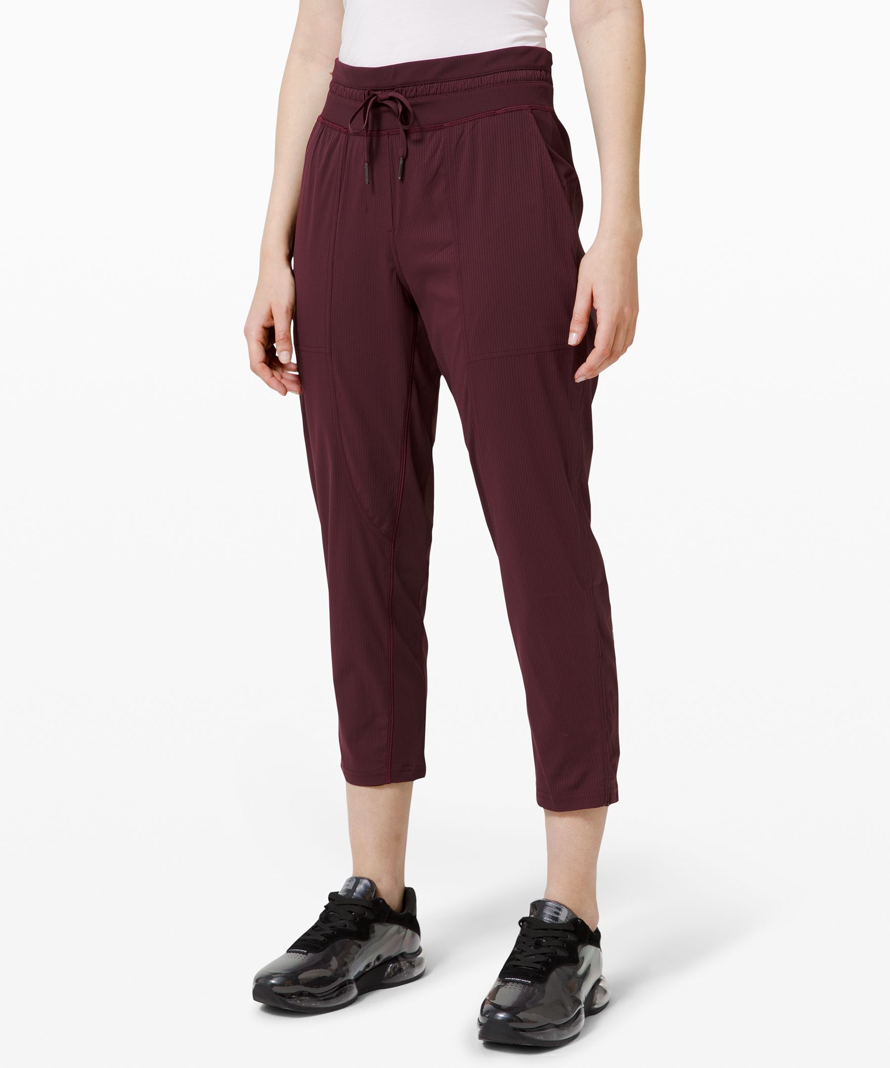 NWT Size 2 Lululemon Dance Studio Mid-Rise Cropped Pant 25 Mulled Wine $88